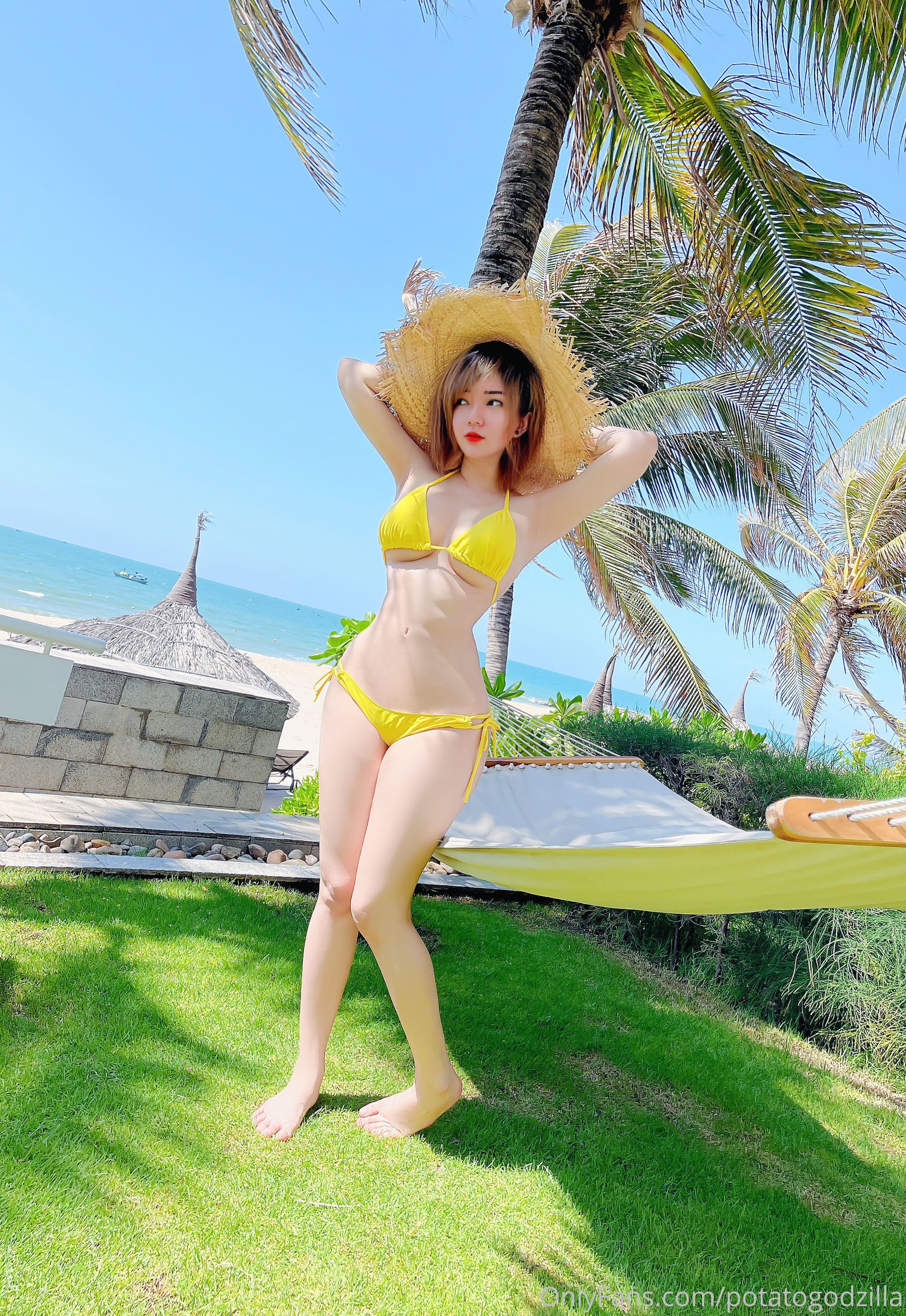 Coser小姐姐Potato Godzilla – Yellow Bikini [25P]
