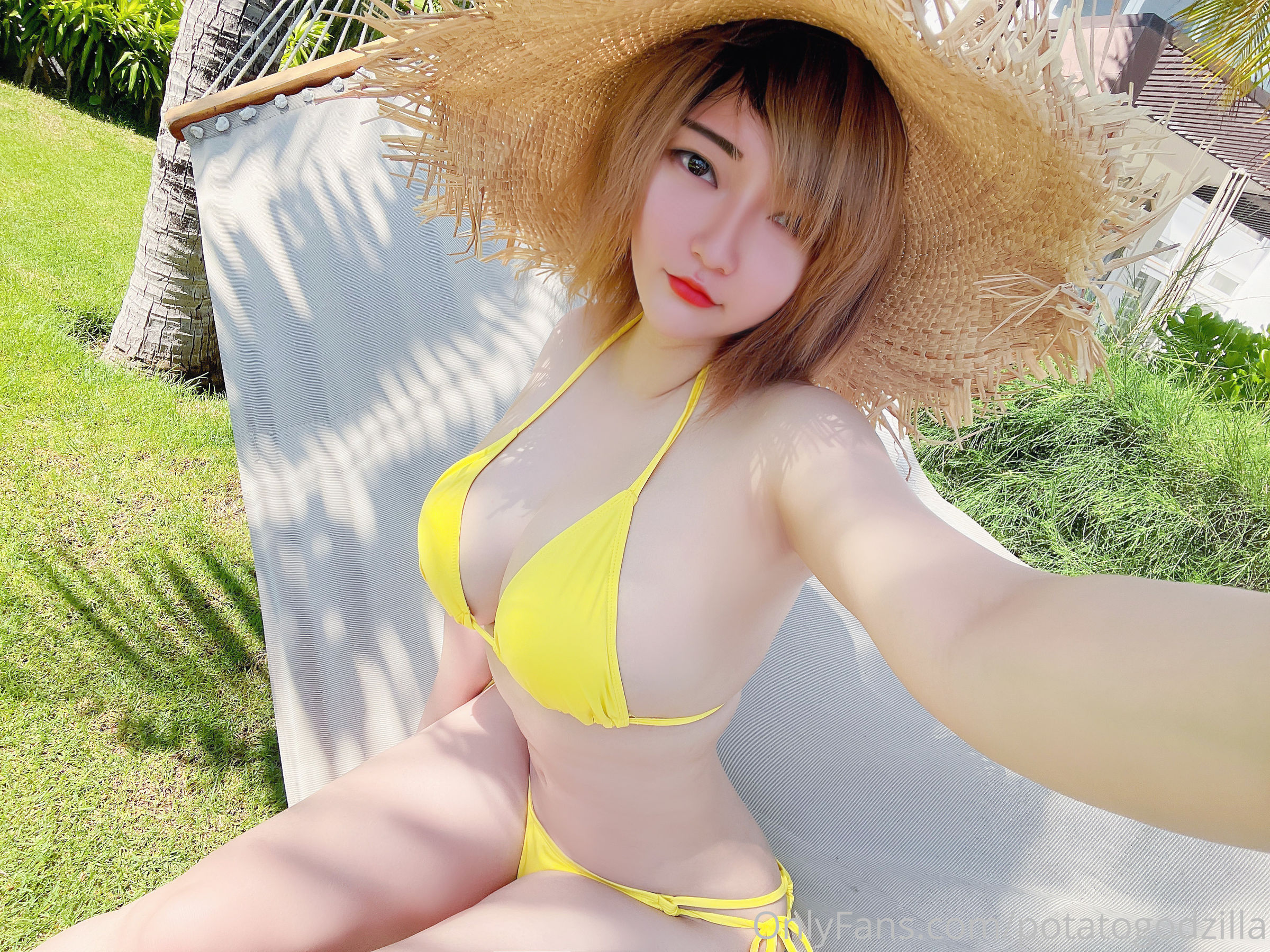 Coser小姐姐Potato Godzilla – Yellow Bikini [25P]
