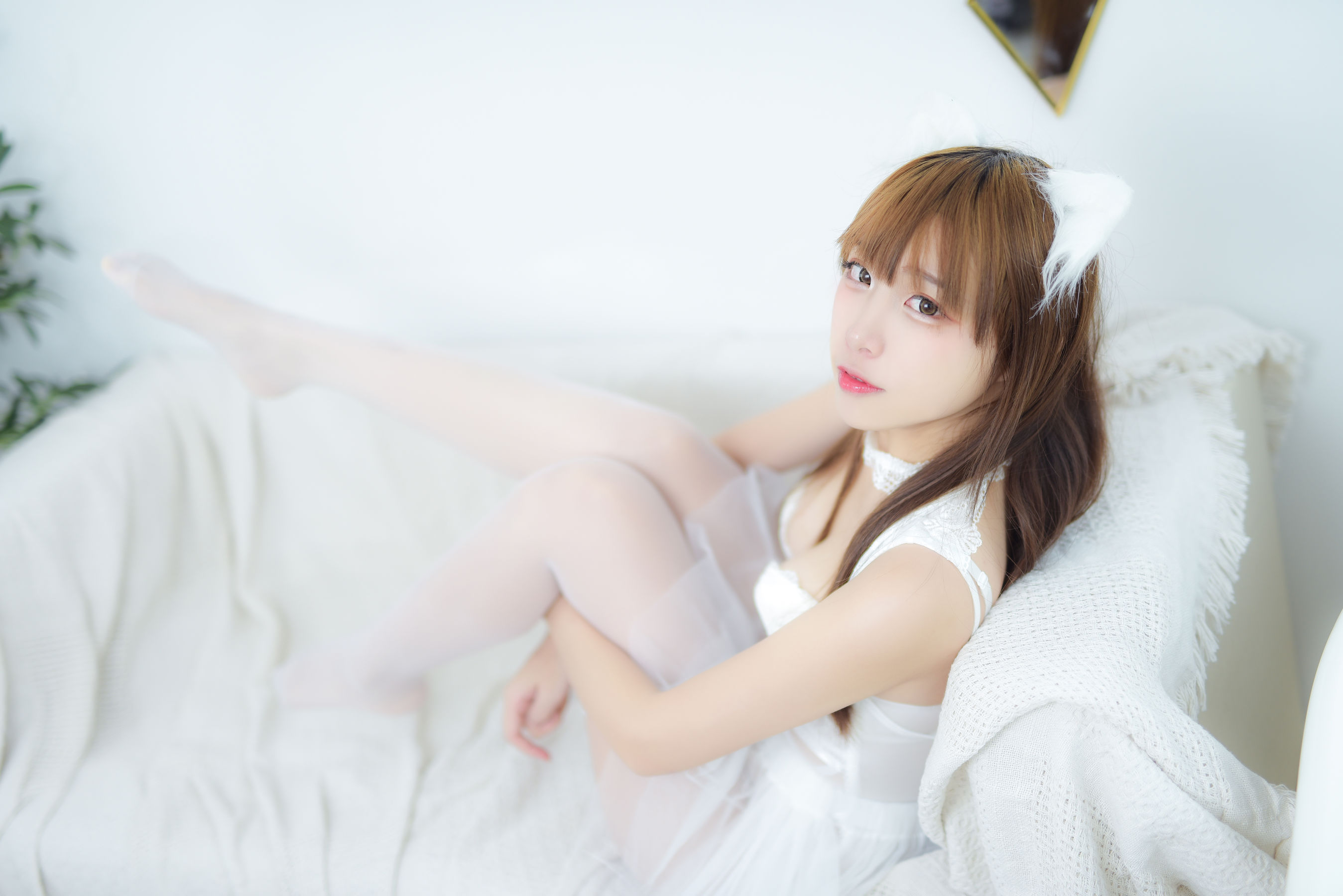 人气Coser二佐Nisa 宠物少女 私房白婚纱 [28P]