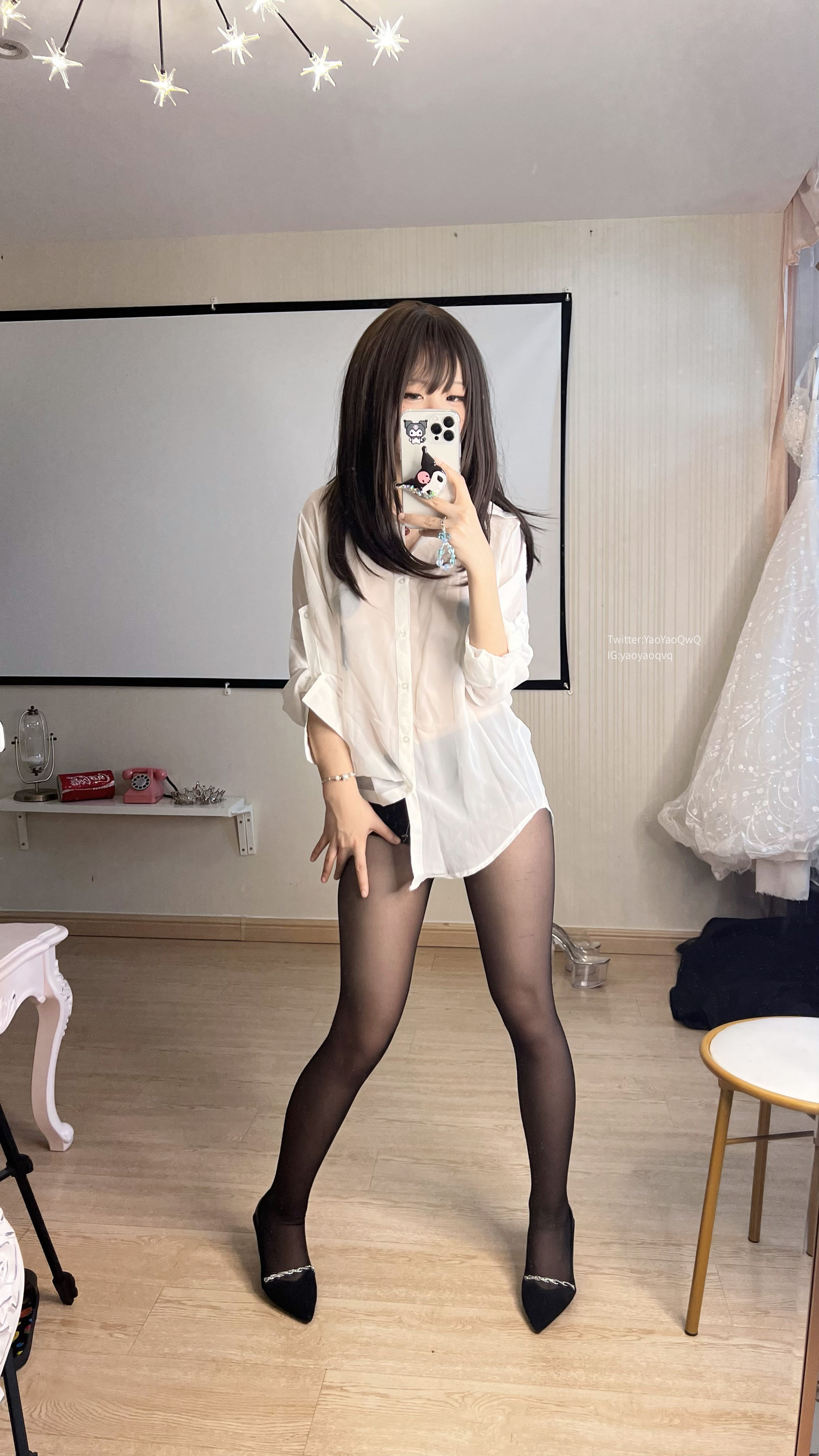 萌妹子Coser摇摇乐yoyo – 白衫黑丝 [54P]