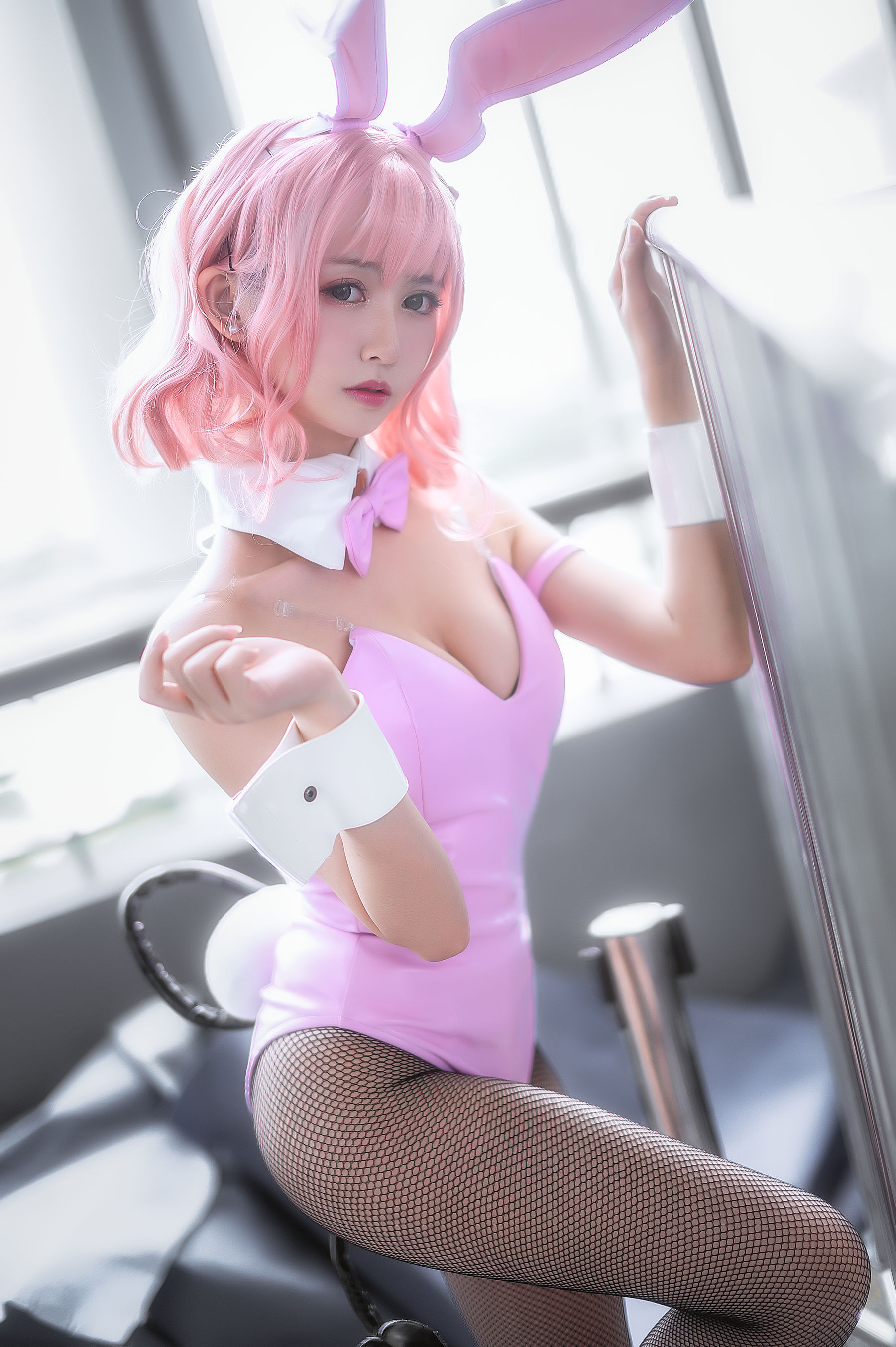超人气Coser鳗鱼霏儿 粉红兔女郎 [18P]