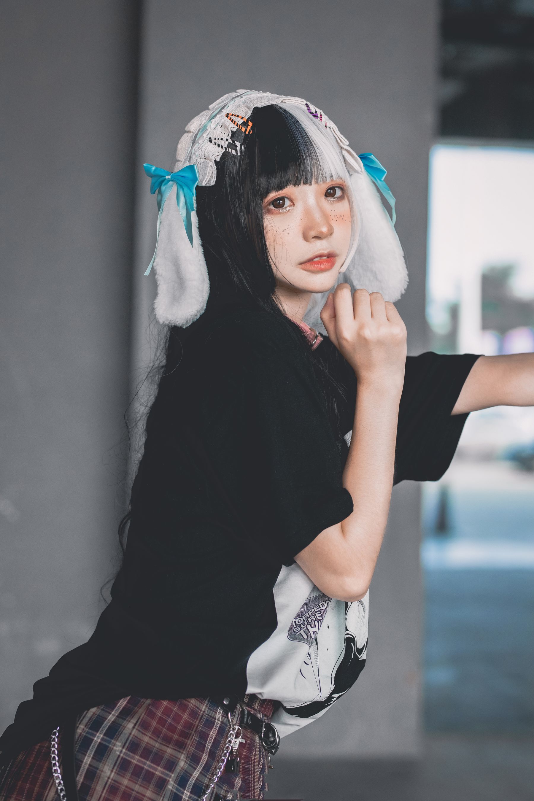 疯猫ss – 雀斑少女 [12P]