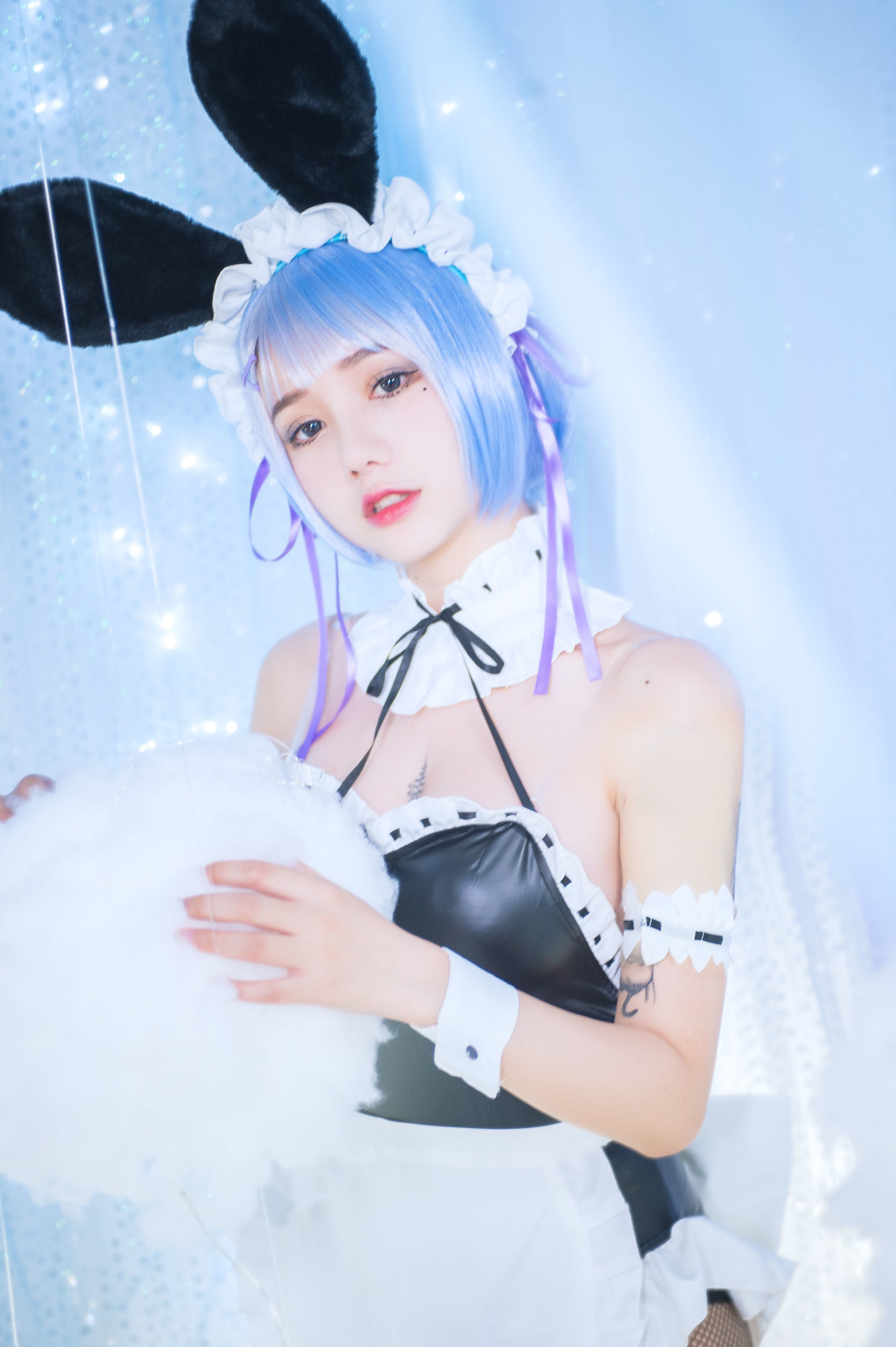 [萝莉COS] 洛丽塔大哥 – 蕾姆兔女郎 [17P]
