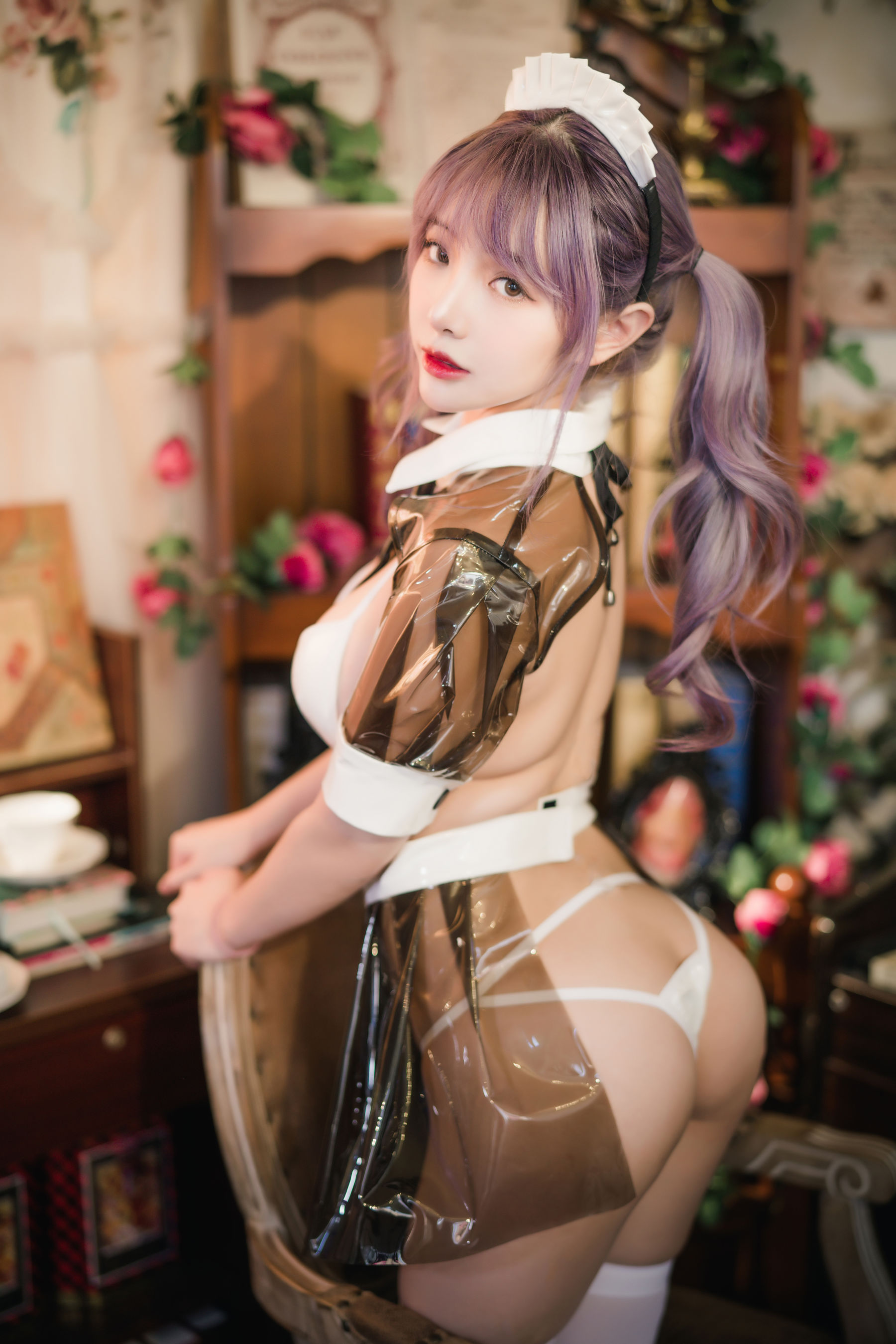 动漫博主雯妹 – 透明皮衣女仆 [18P]