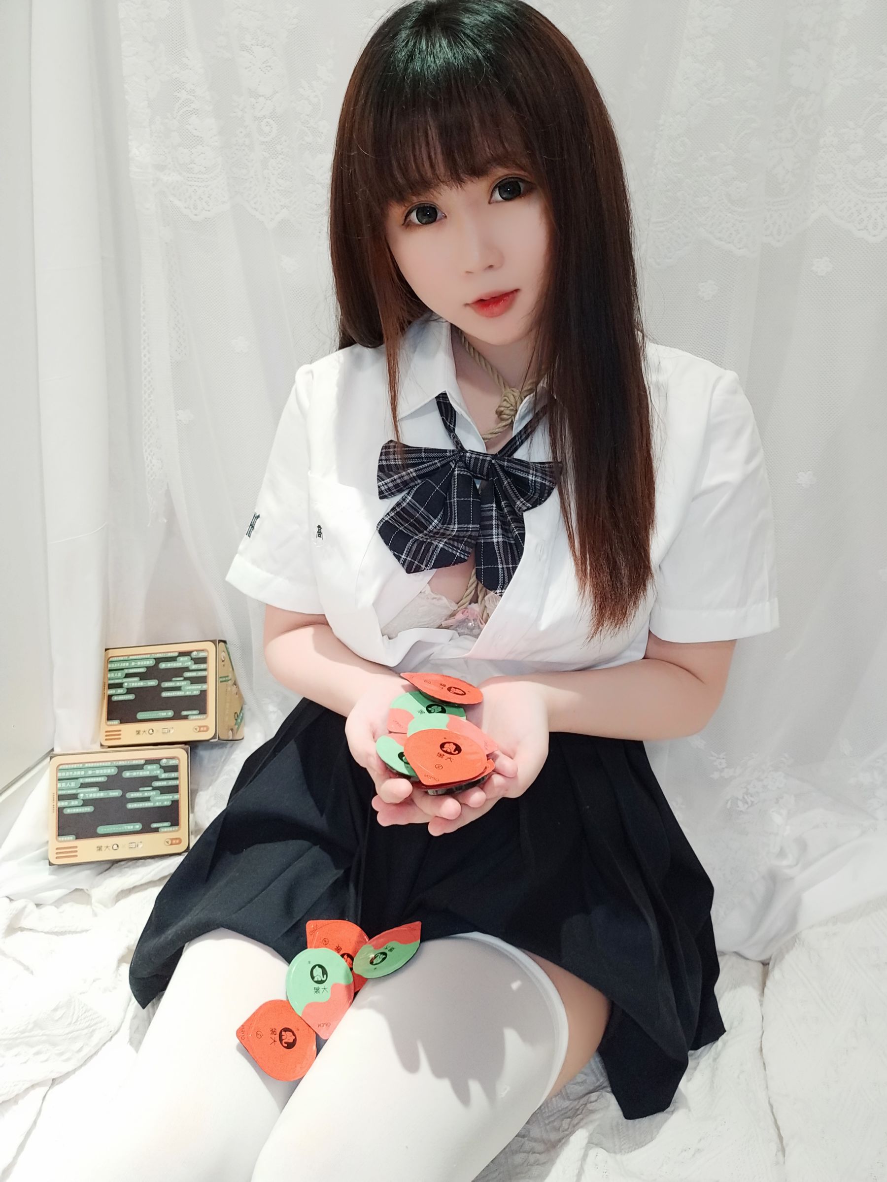 [Cosplay写真] 蜜桃少女是依酱呀 – JK捆绑 [20P]