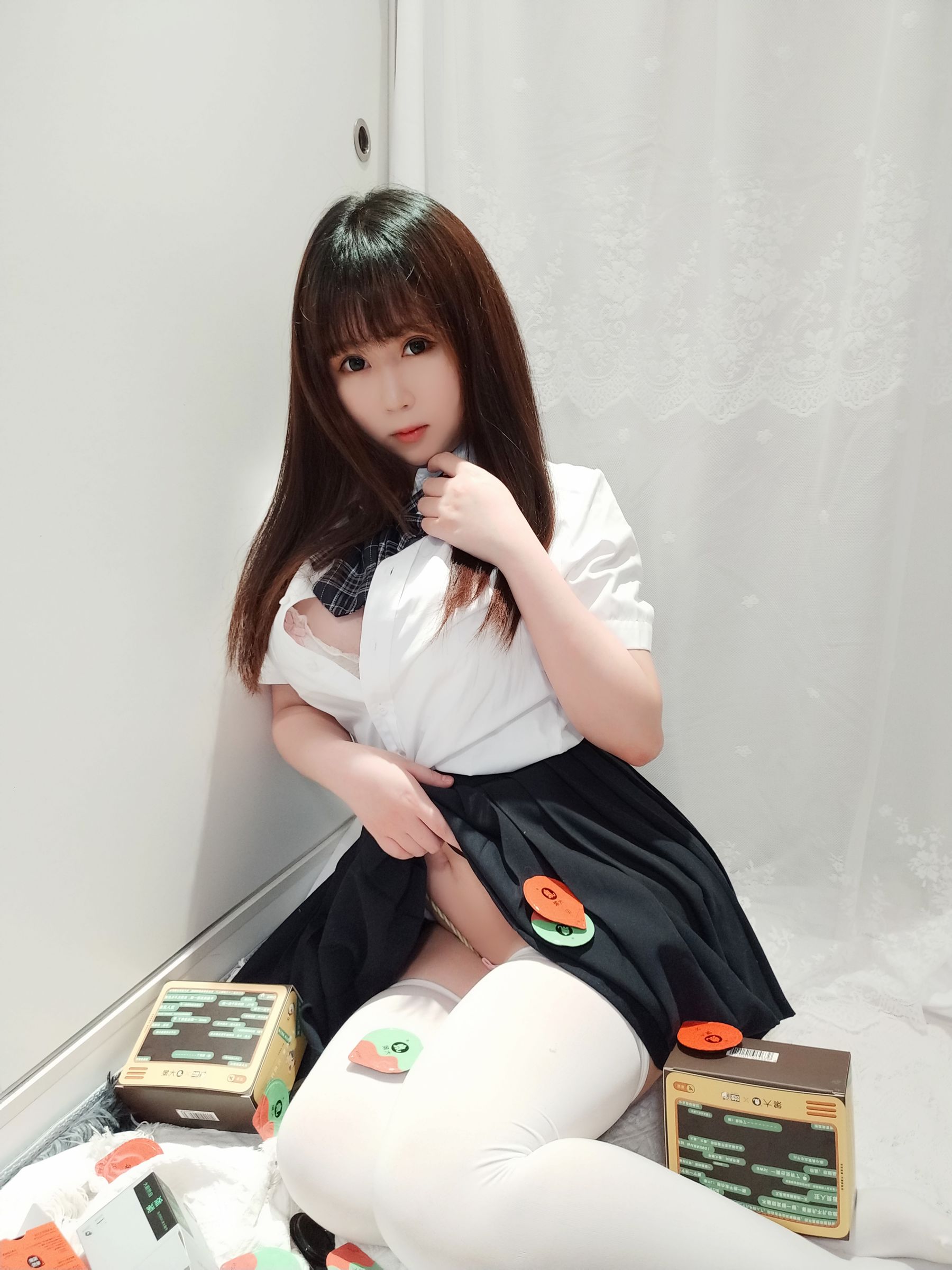 [Cosplay写真] 蜜桃少女是依酱呀 – JK捆绑 [20P]
