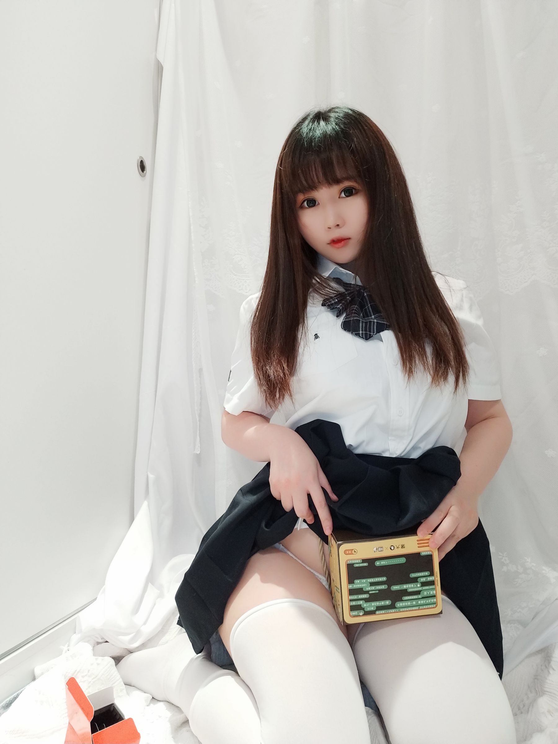 [Cosplay写真] 蜜桃少女是依酱呀 – JK捆绑 [20P]