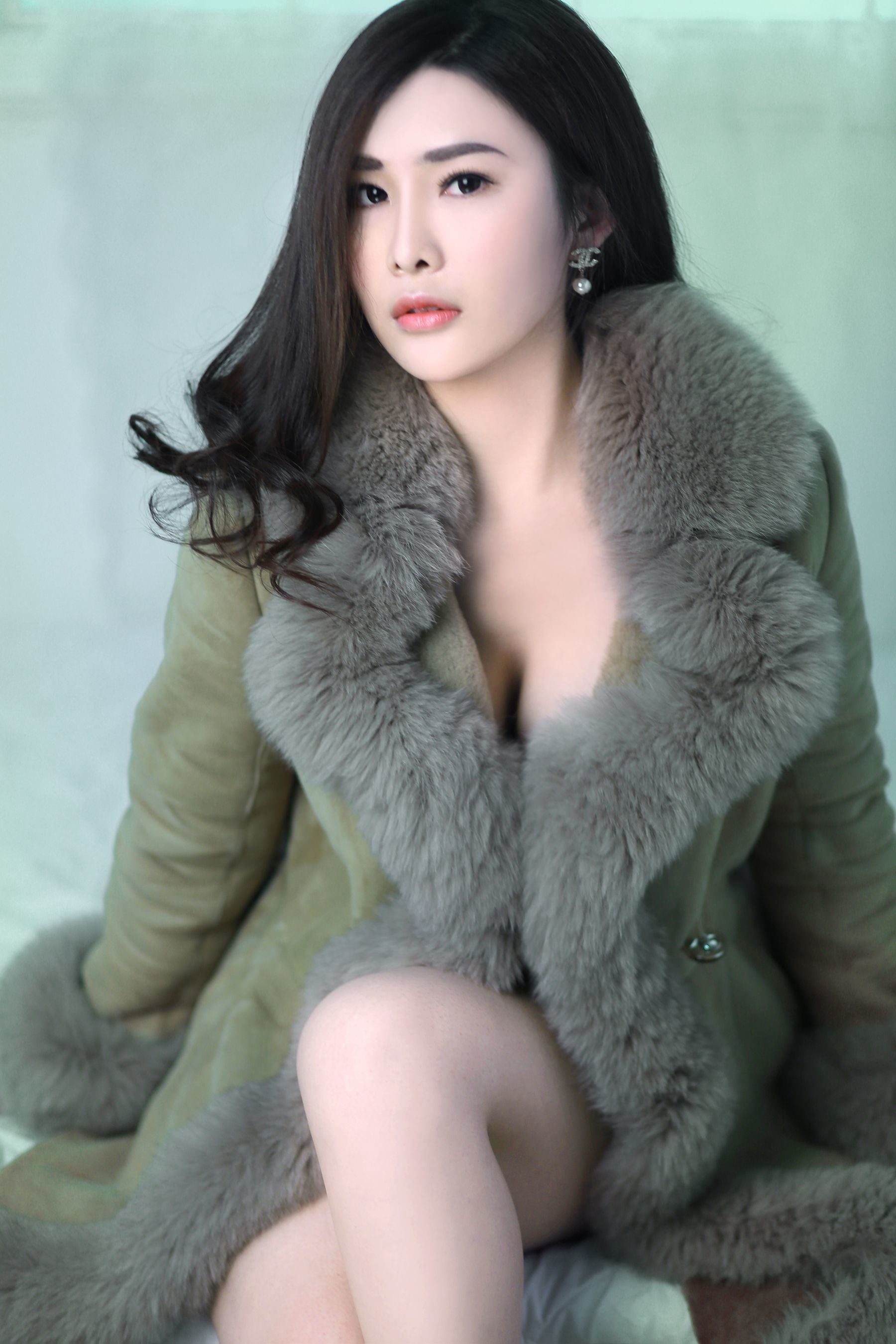 闫盼盼 纯白妖姬 [18P]