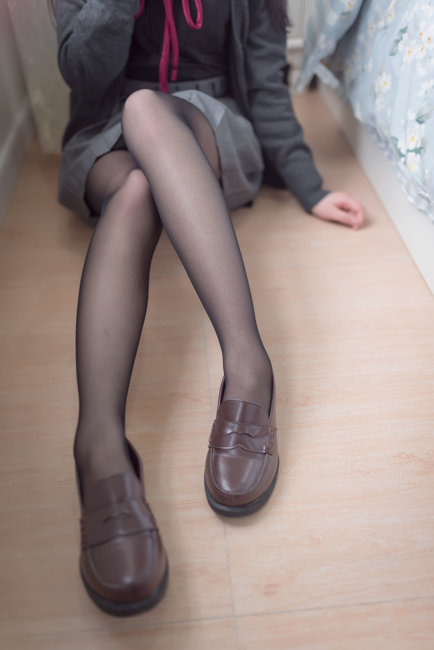 [萝莉COS] 雪琪 – JK黑丝 [45P]