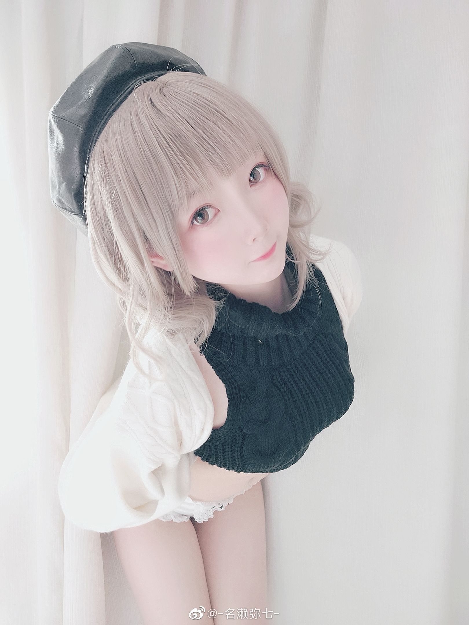 [Cosplay写真] 动漫博主名濑弥七 – 毛衣 [10P]