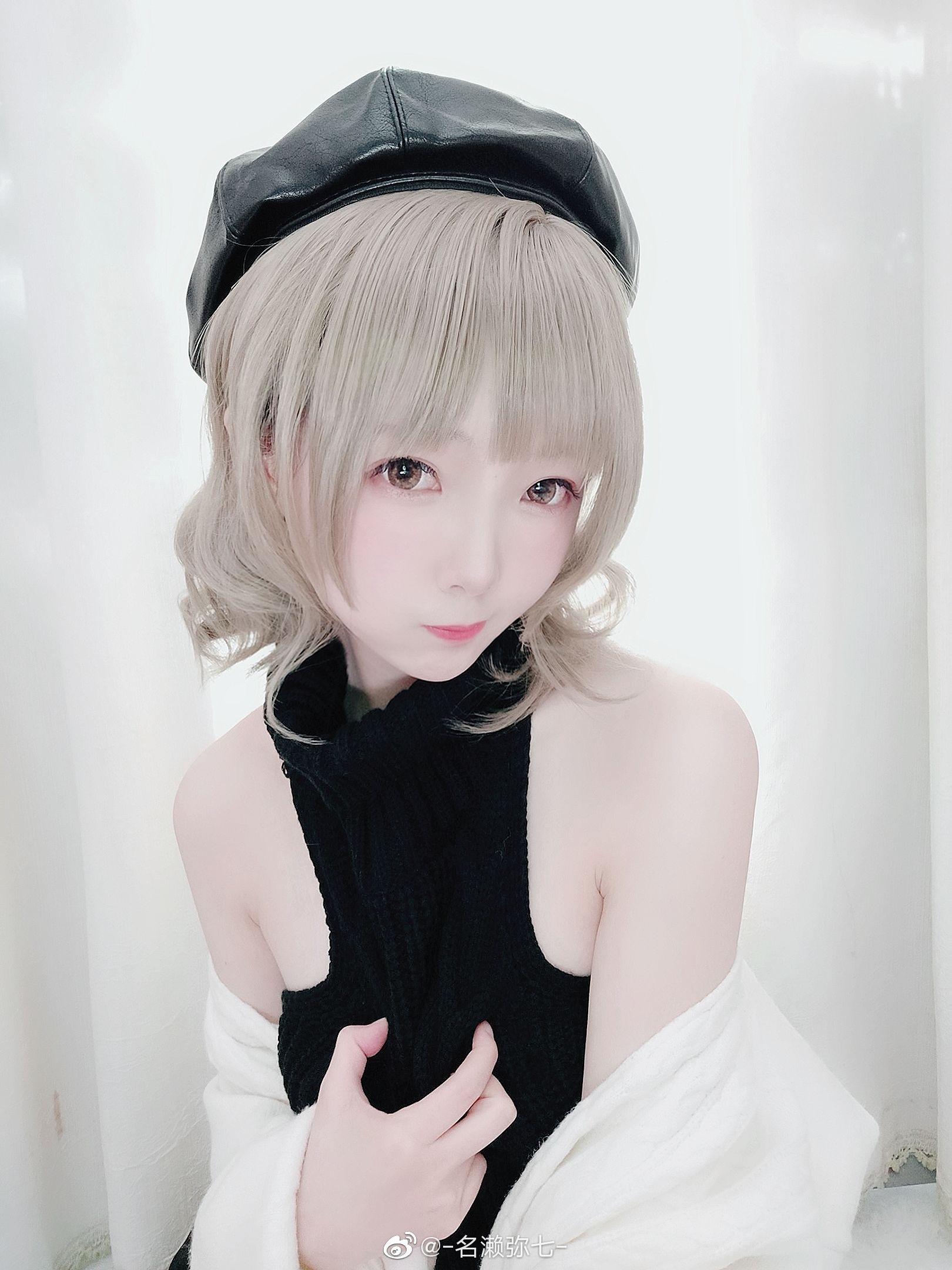 [Cosplay写真] 动漫博主名濑弥七 – 毛衣 [10P]