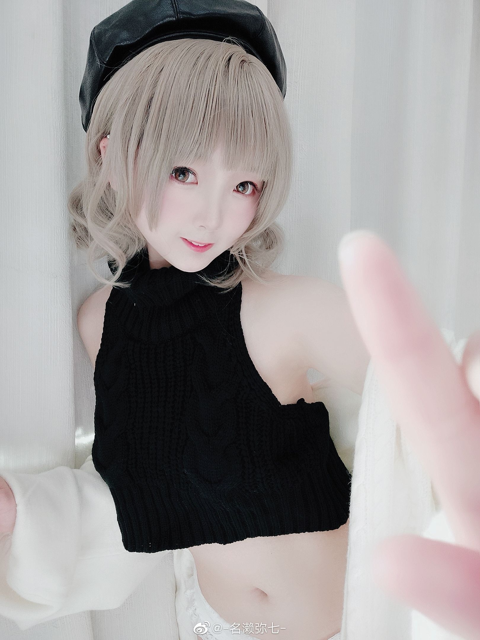 [Cosplay写真] 动漫博主名濑弥七 – 毛衣 [10P]