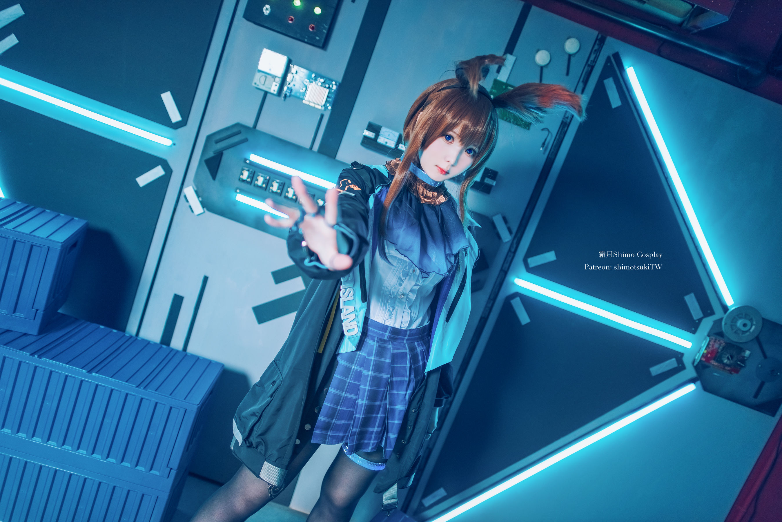 微博妹纸霜月shimo – 明日方舟 阿米娅 [18P]