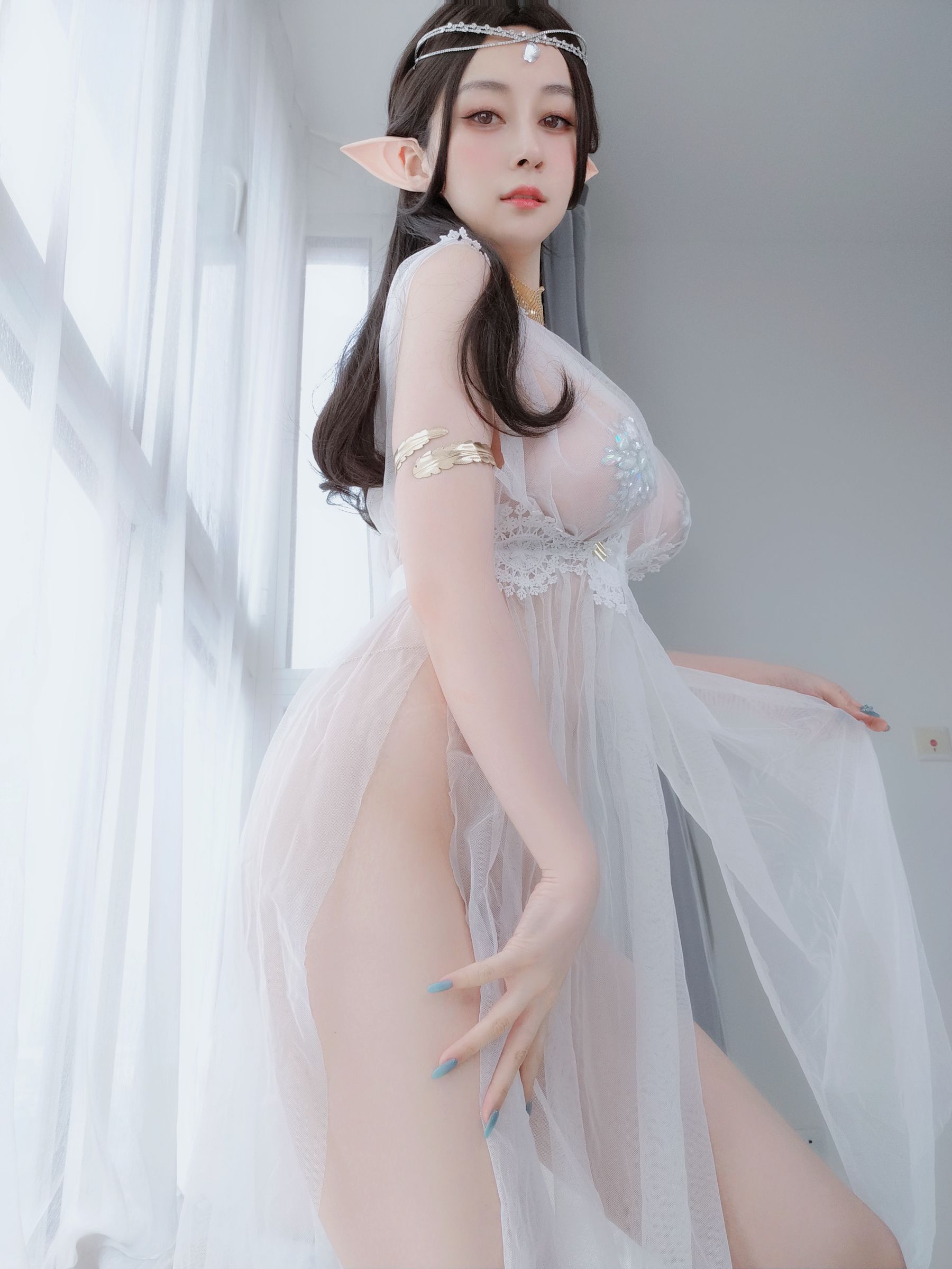 Coser小姐姐白银 – 精灵宝石内衣 [69P]
