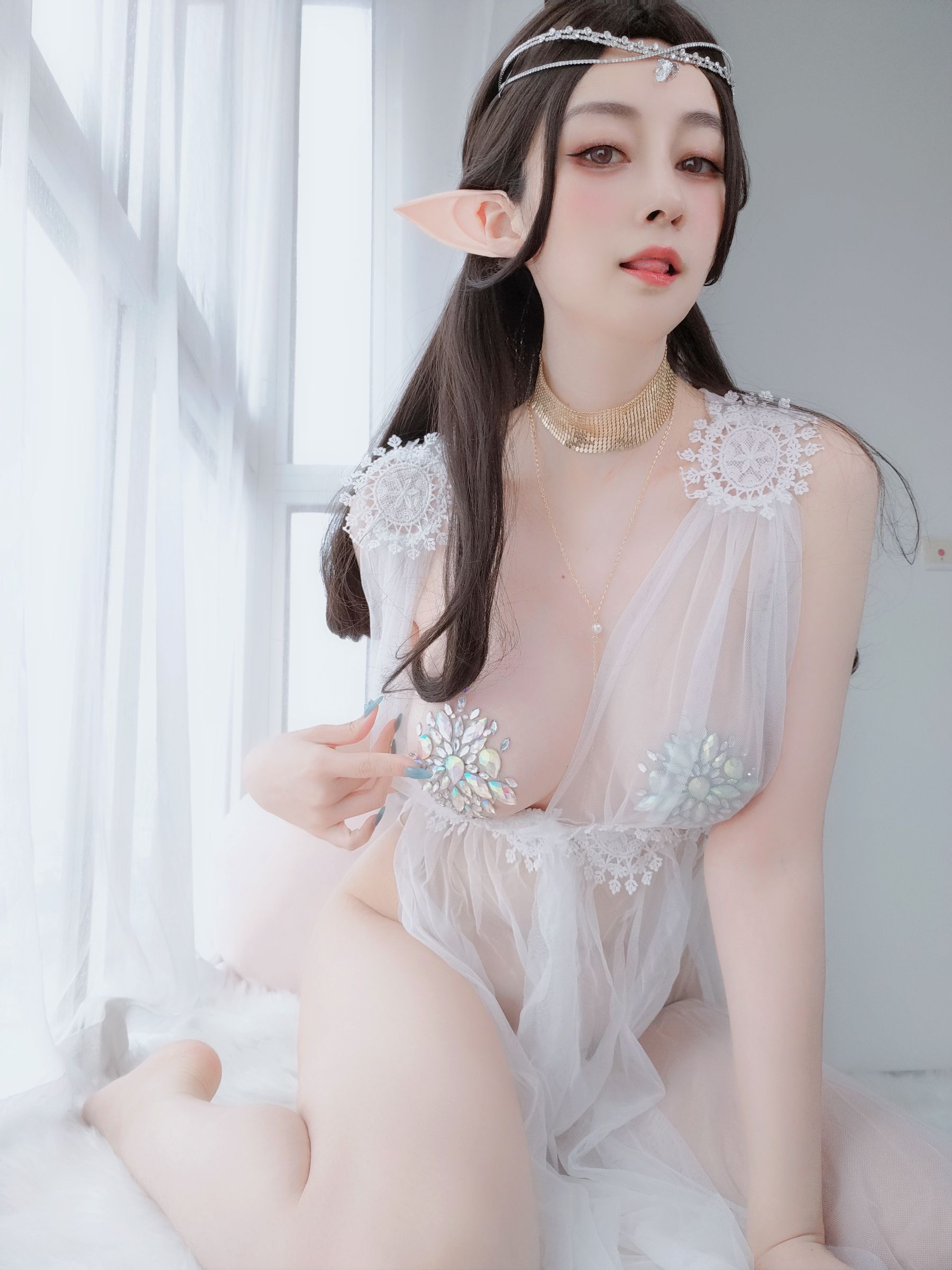Coser小姐姐白银 – 精灵宝石内衣 [69P]