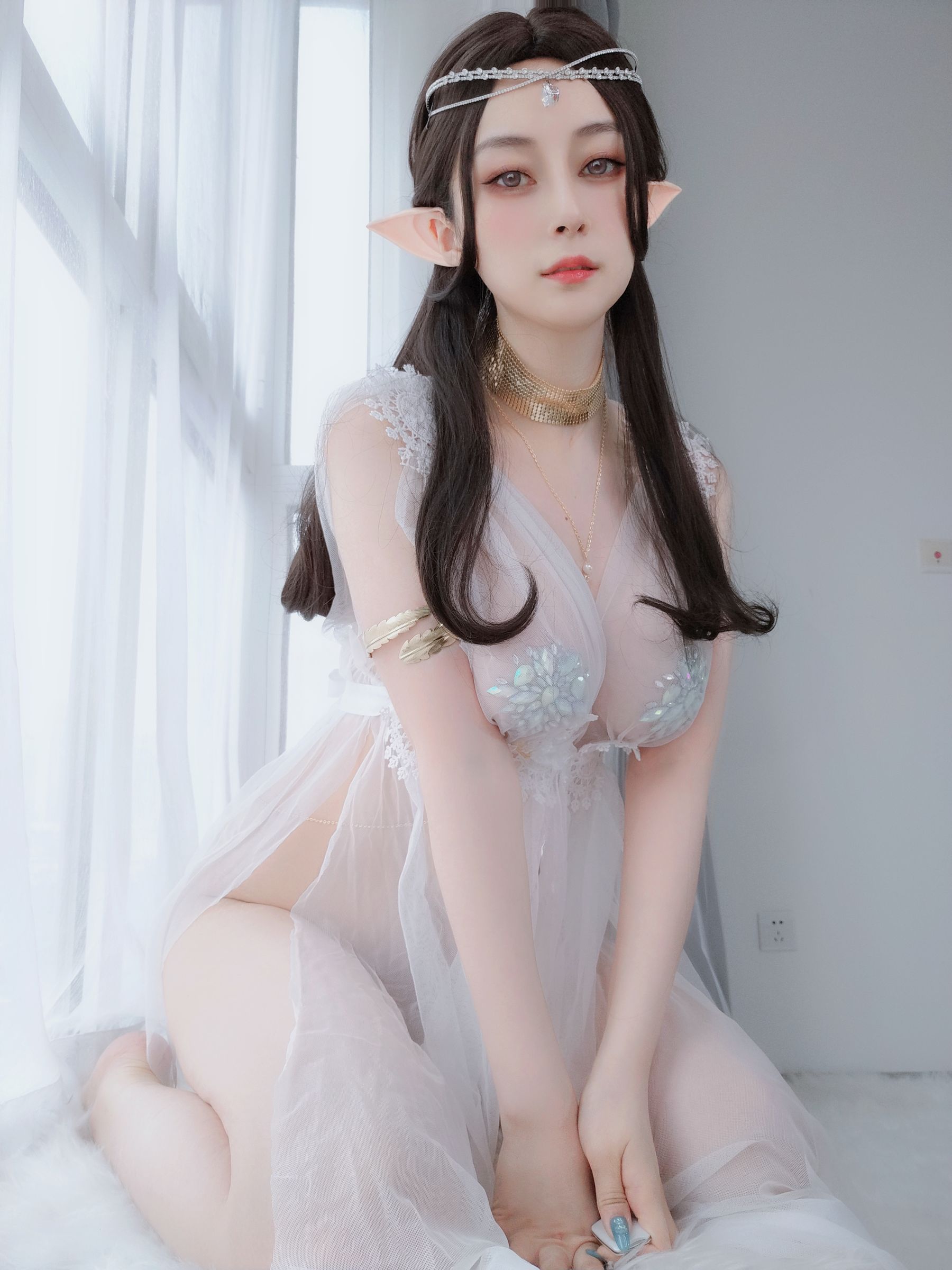 Coser小姐姐白银 – 精灵宝石内衣 [69P]