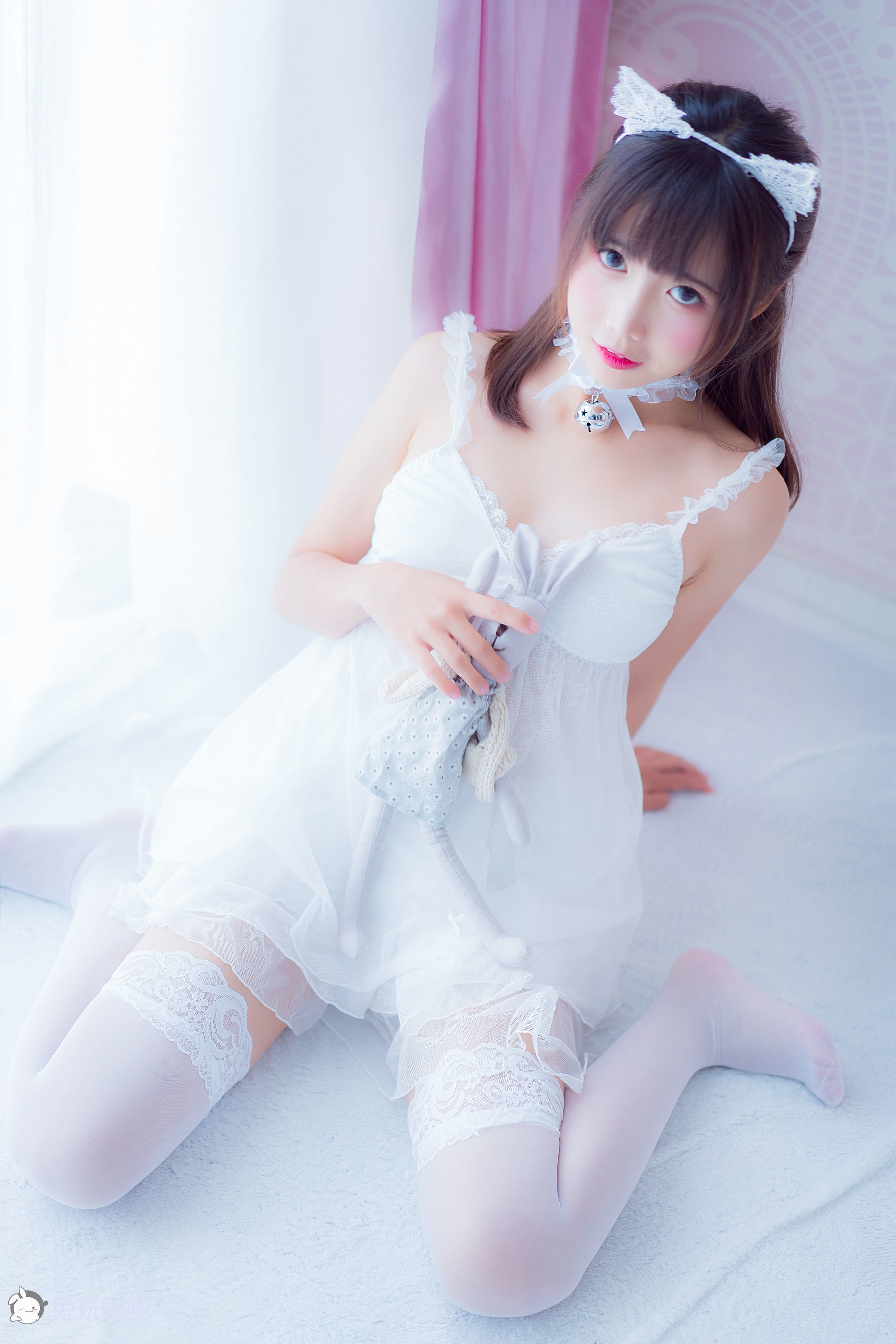 [萝莉COS] 面饼仙儿 – 吊带睡衣 [50P]