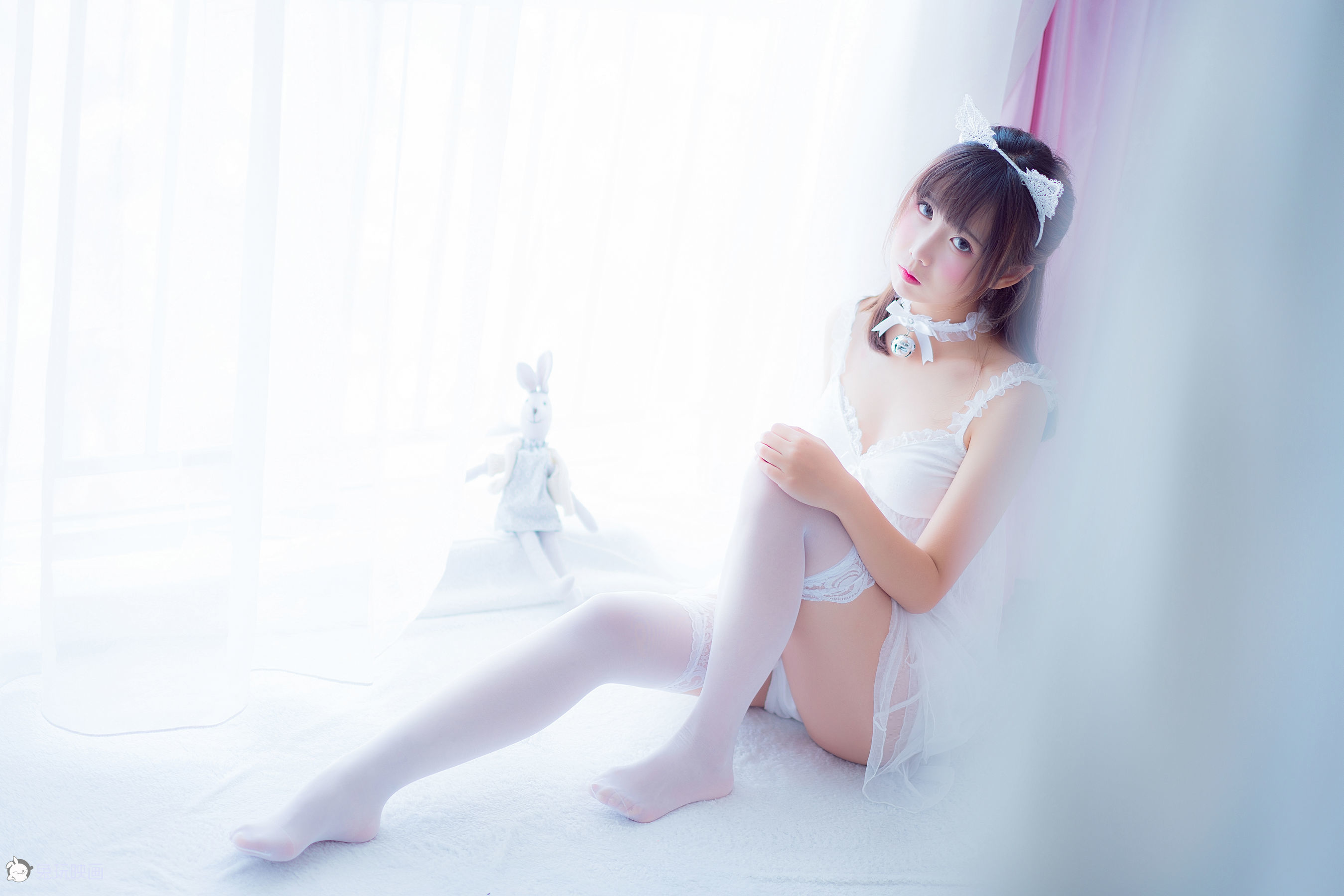 [萝莉COS] 面饼仙儿 – 吊带睡衣 [50P]