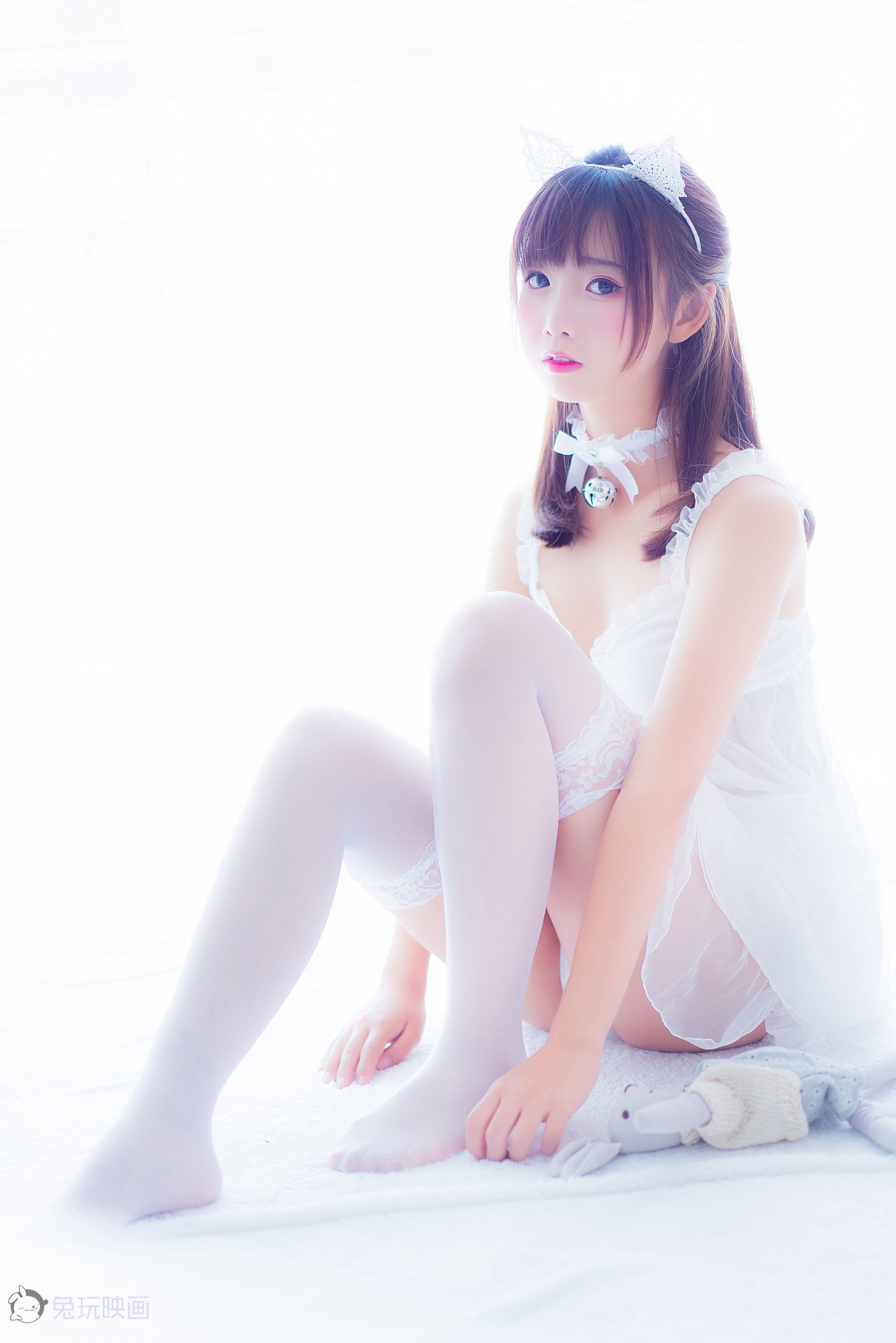 [萝莉COS] 面饼仙儿 – 吊带睡衣 [50P]
