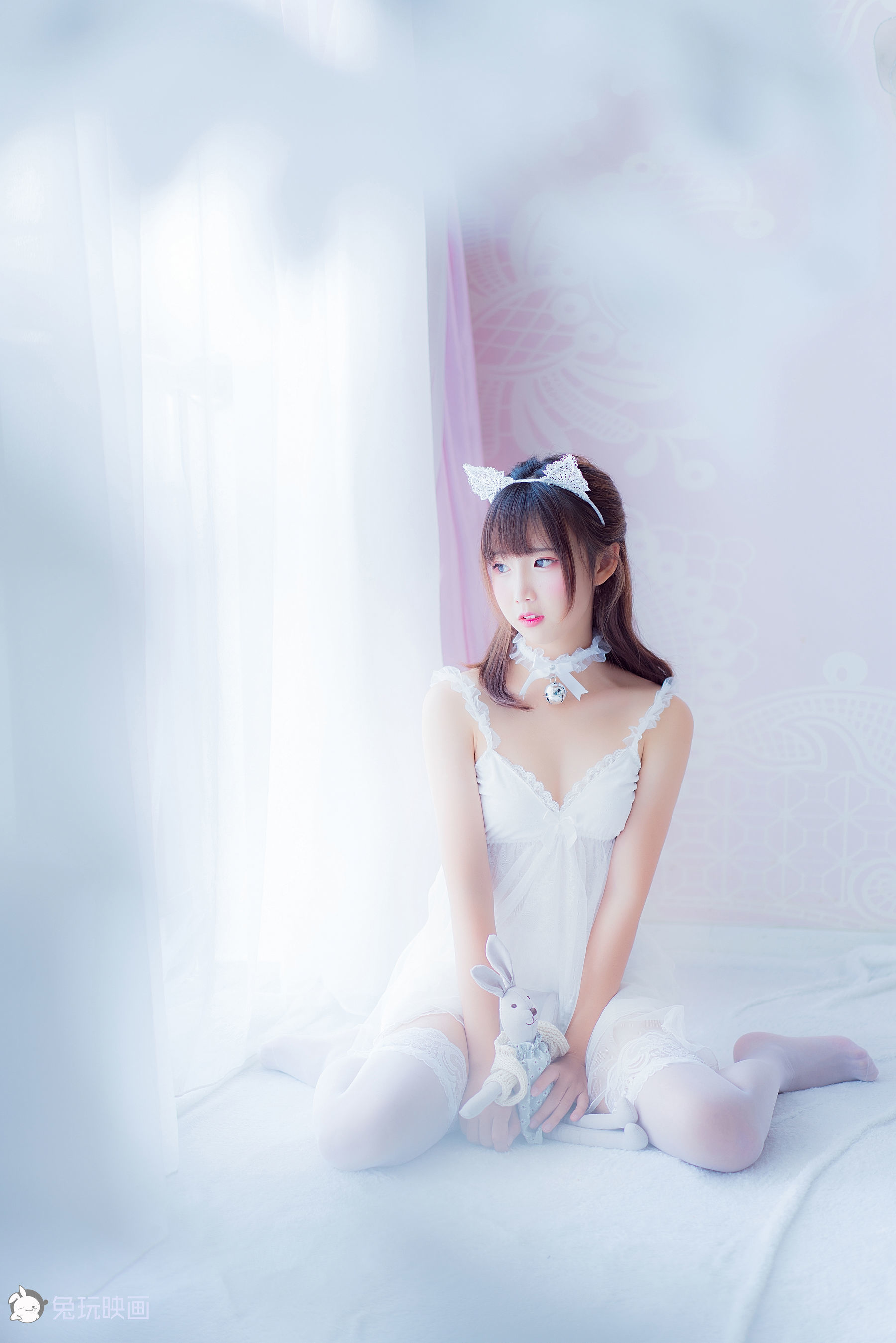 [萝莉COS] 面饼仙儿 – 吊带睡衣 [50P]