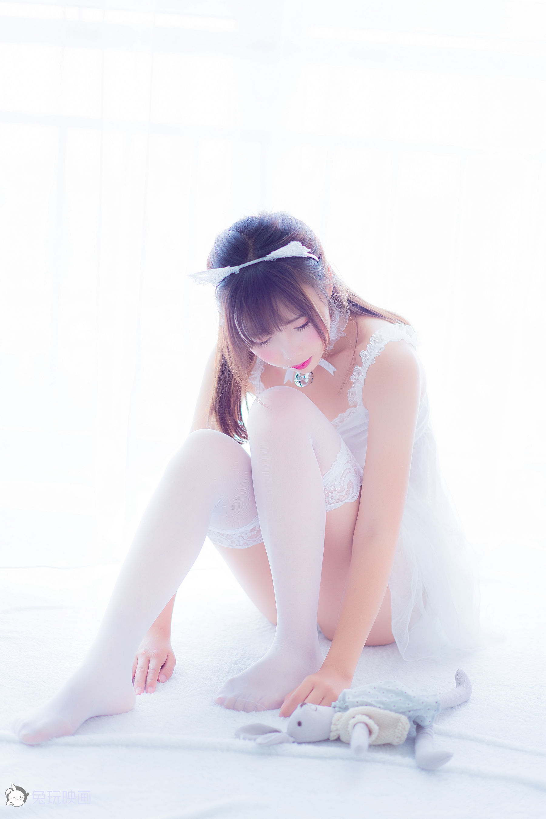 [萝莉COS] 面饼仙儿 – 吊带睡衣 [50P]