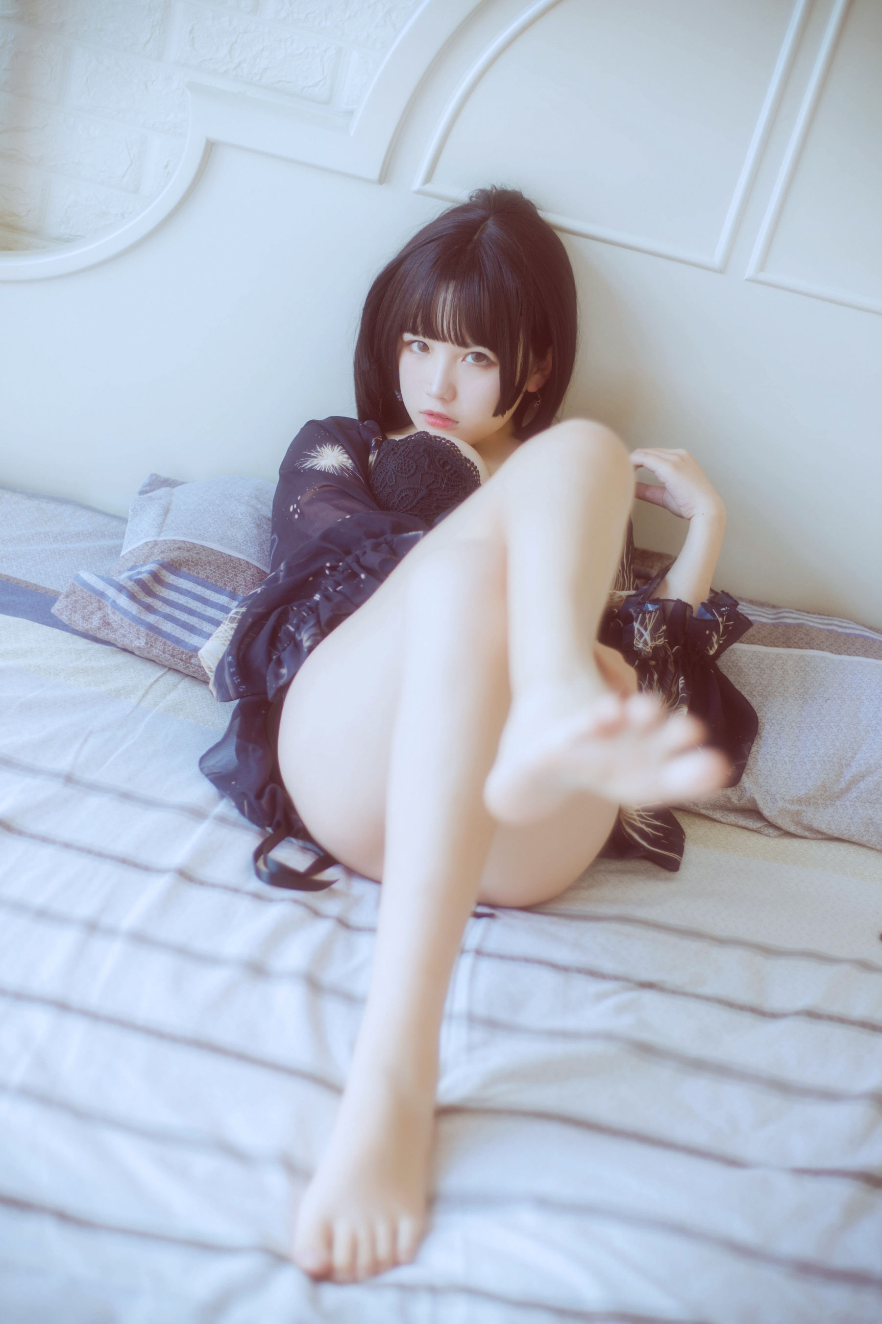 阿半今天很开心 – 黑色吊带 [23P]
