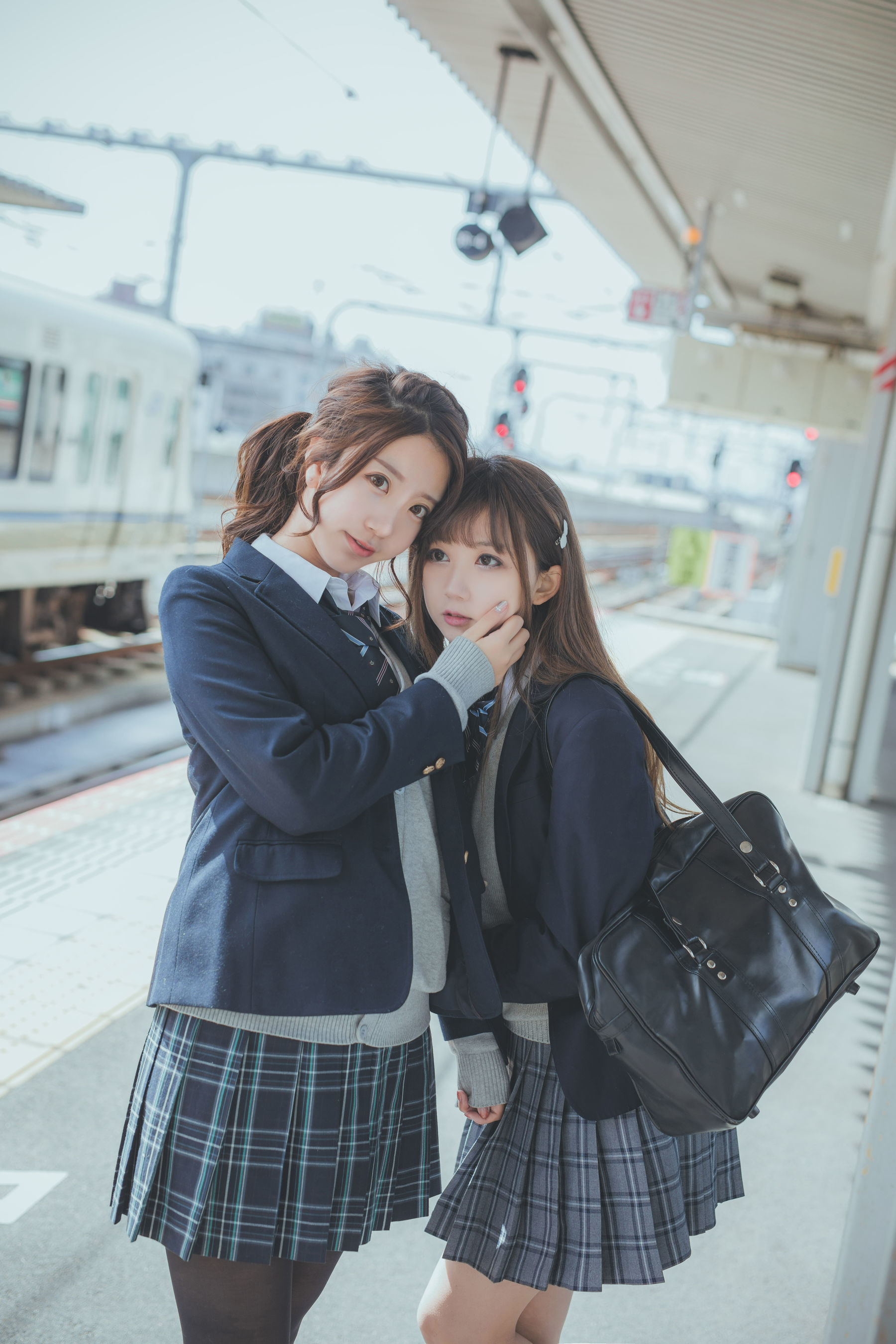 [萝莉COS] 黑川 – JK百合 [20P]