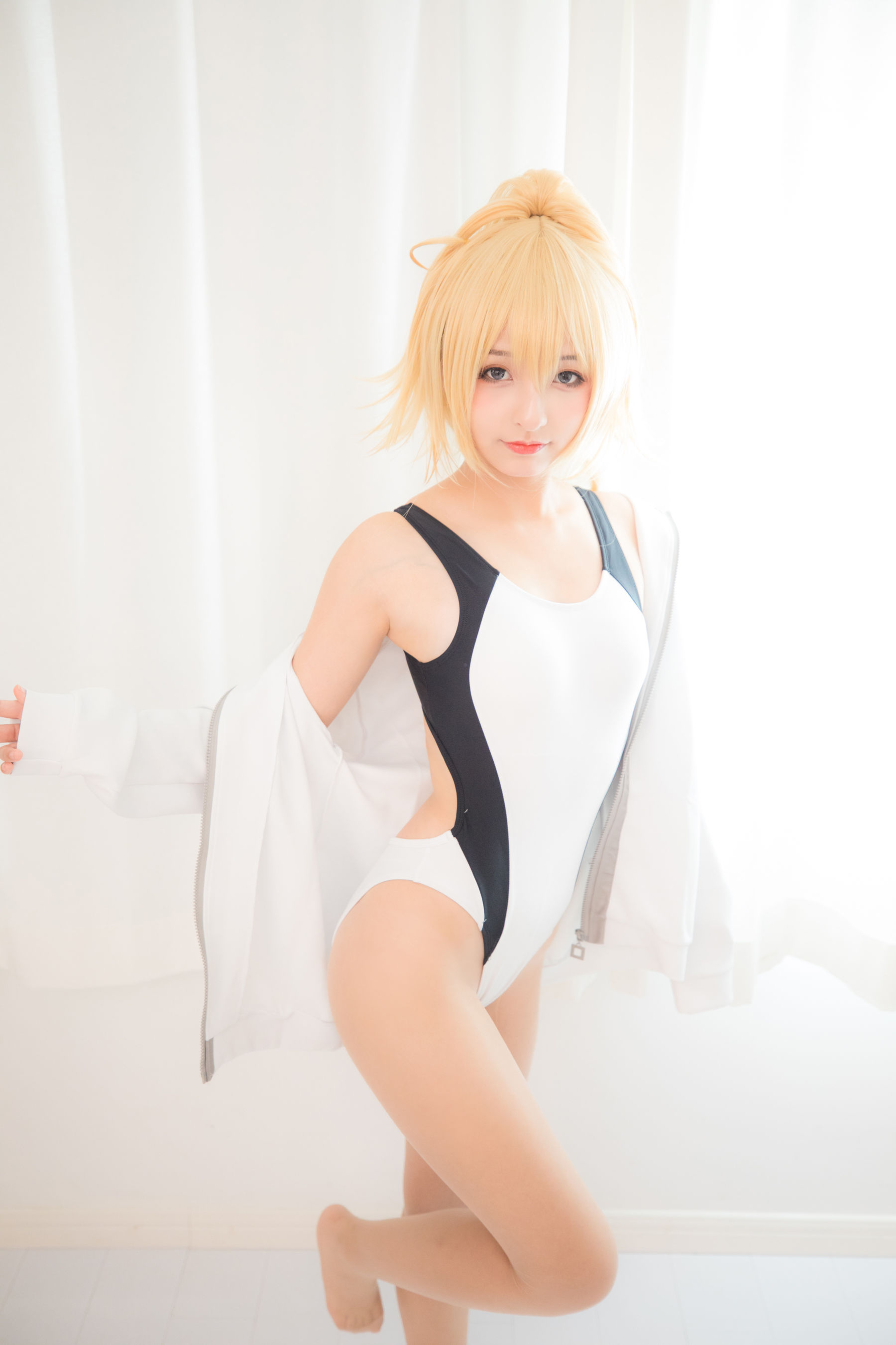 [萝莉COS] 神楽坂真冬 贞德泳装 [150P]