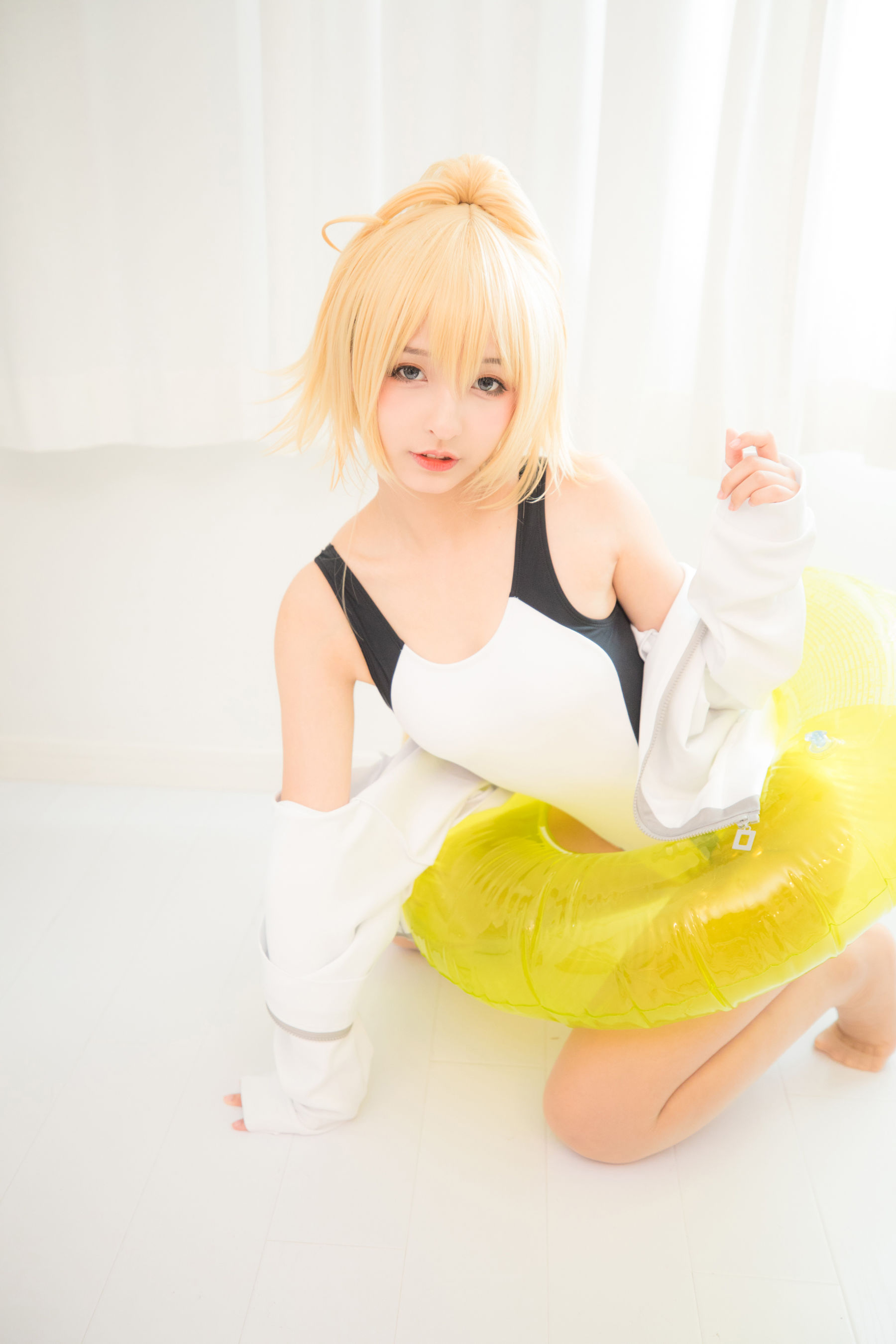[萝莉COS] 神楽坂真冬 贞德泳装 [150P]