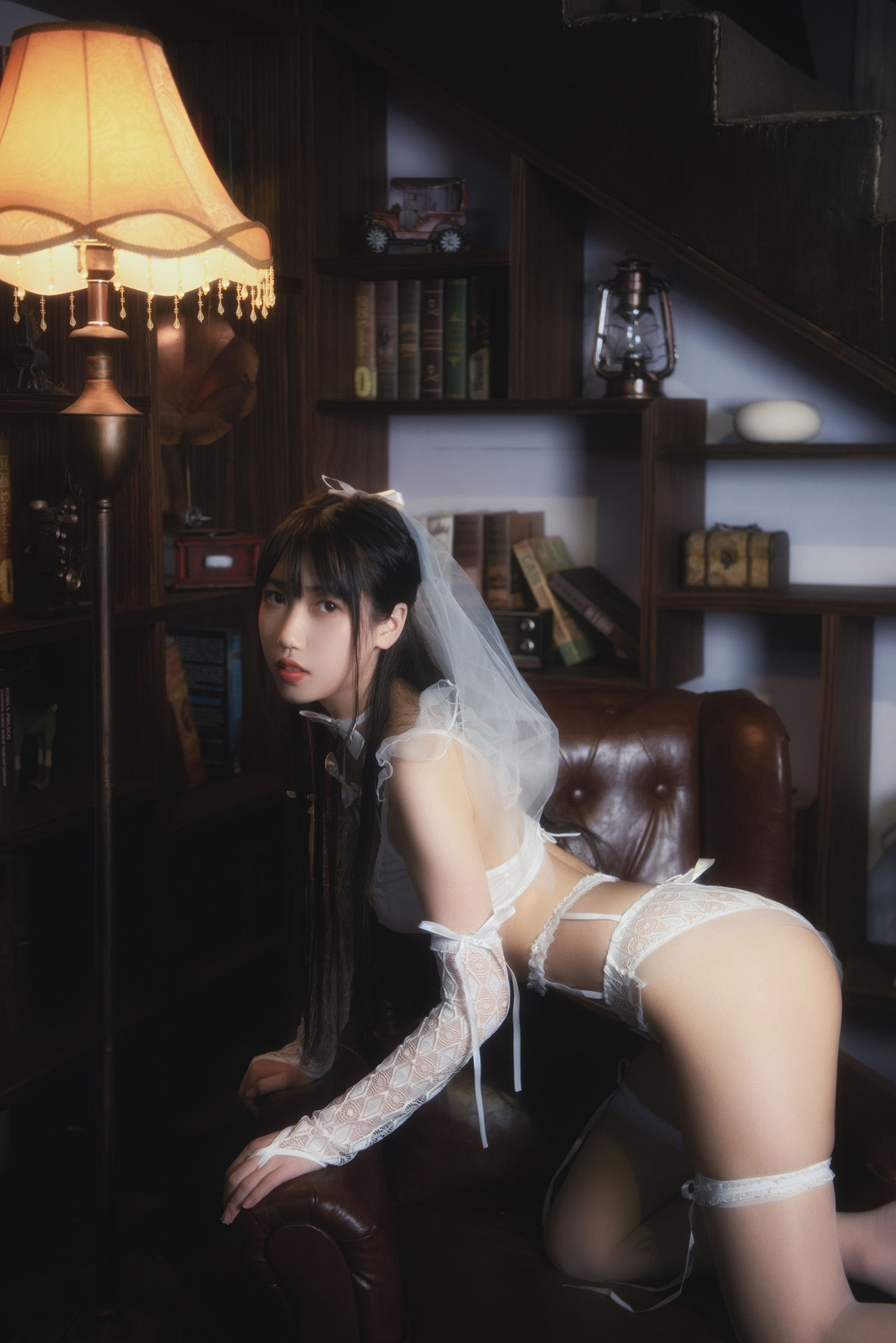 微博人气Coser不呆猫 – 白色情趣婚纱 [24P]