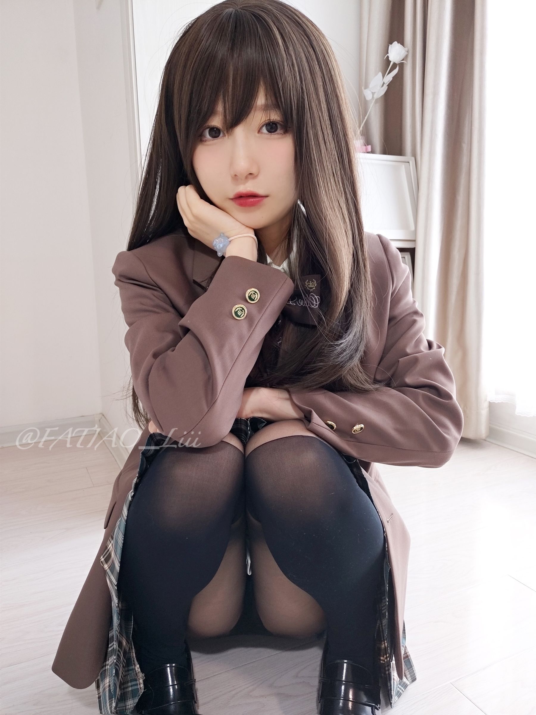 迷之呆梨(发条少女)[fantia] – 先輩、何見てん？ [33P]