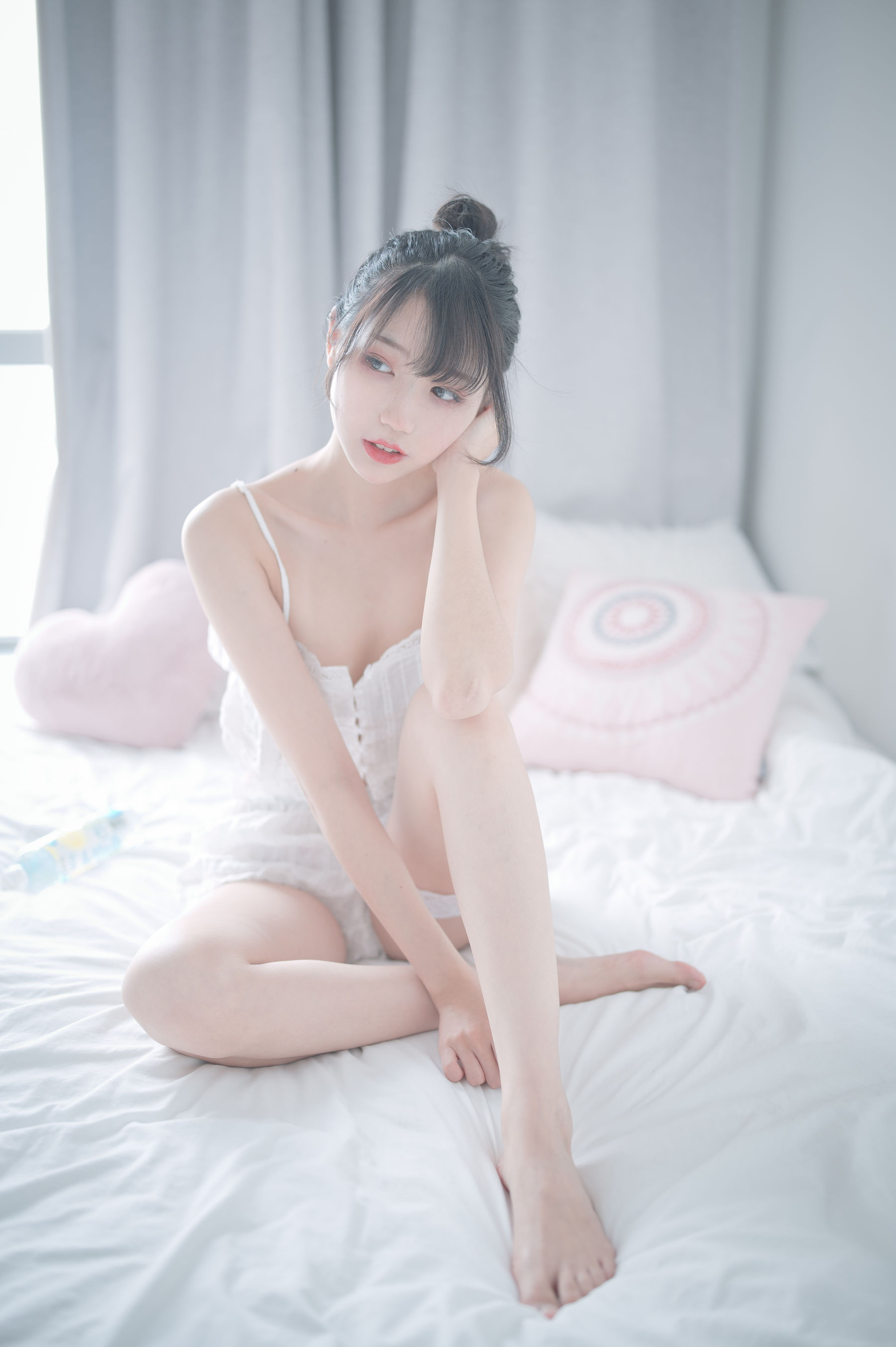 周叽是可爱兔兔 – 白色睡衣 [20P]