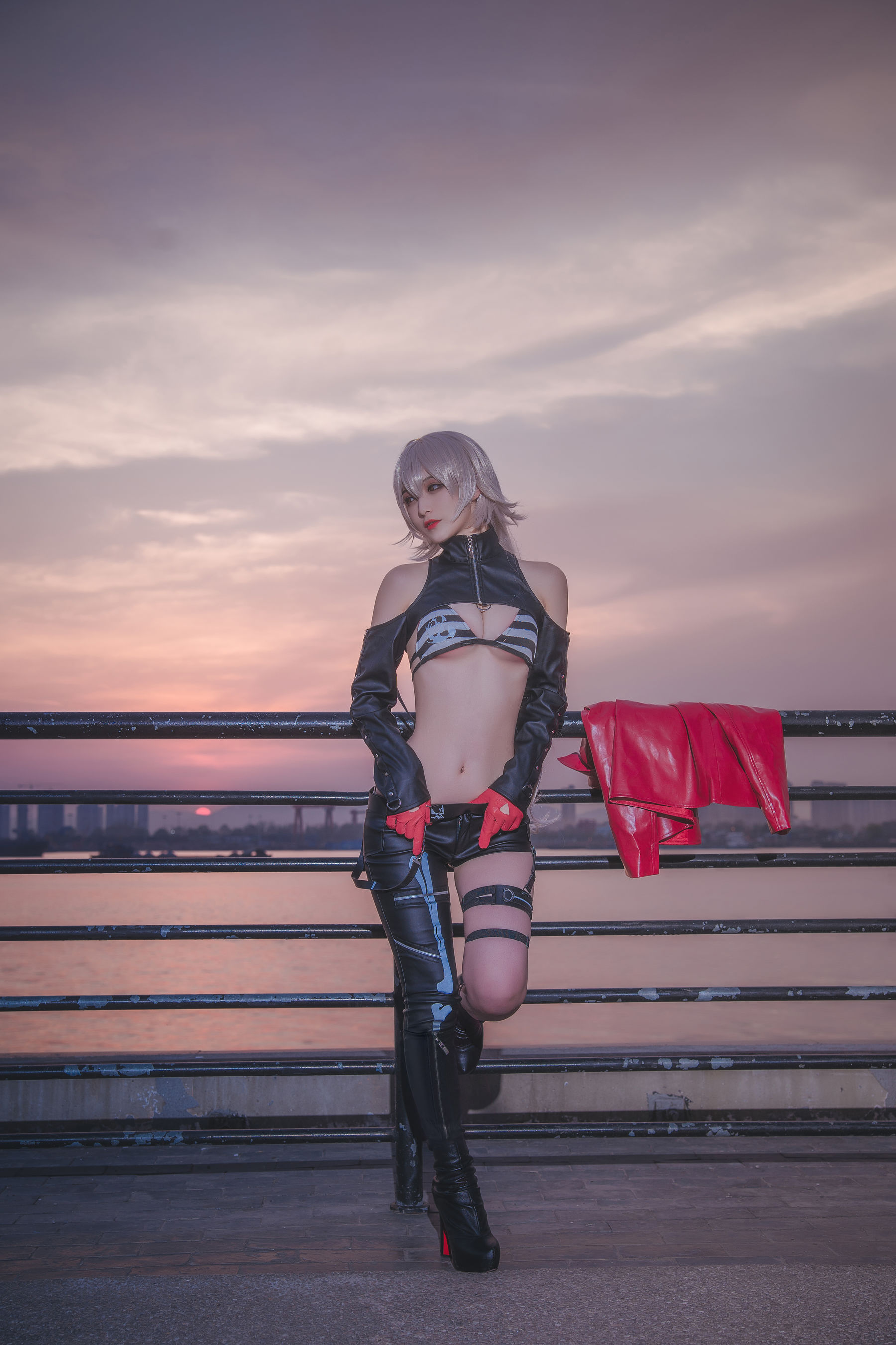 [Cosplay写真] 动漫博主铁板烧鬼舞w – 中山码头黑贞黑呆双人 [23P]