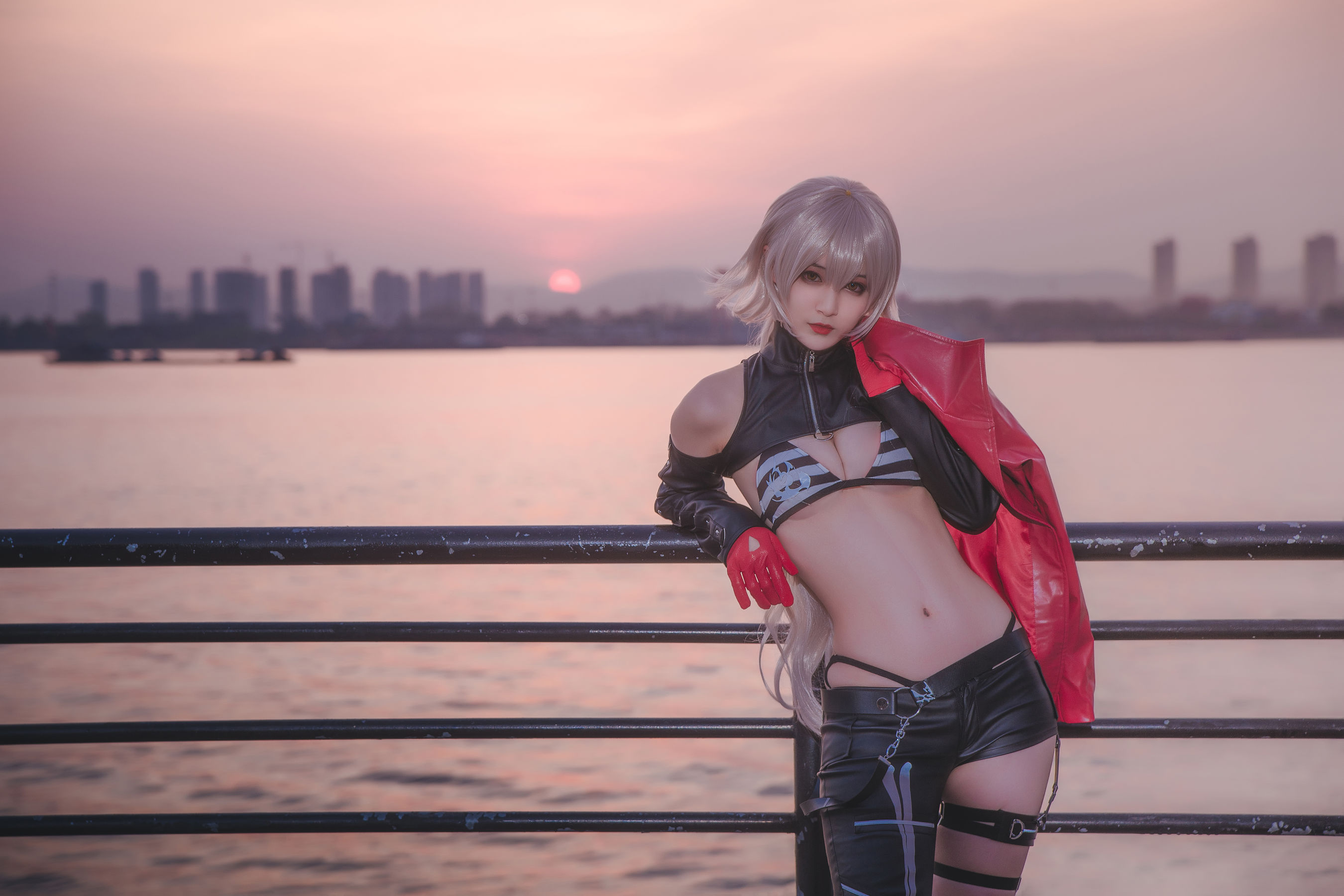 [Cosplay写真] 动漫博主铁板烧鬼舞w – 中山码头黑贞黑呆双人 [23P]