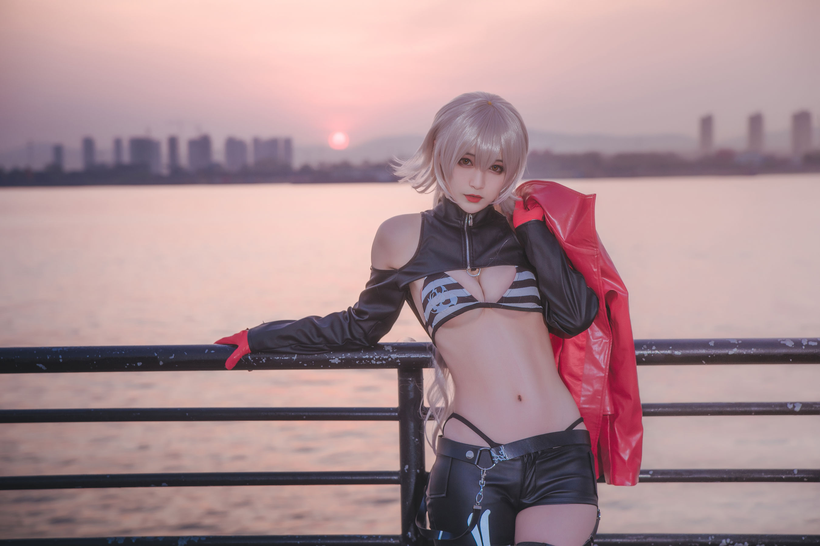 [Cosplay写真] 动漫博主铁板烧鬼舞w – 中山码头黑贞黑呆双人 [23P]