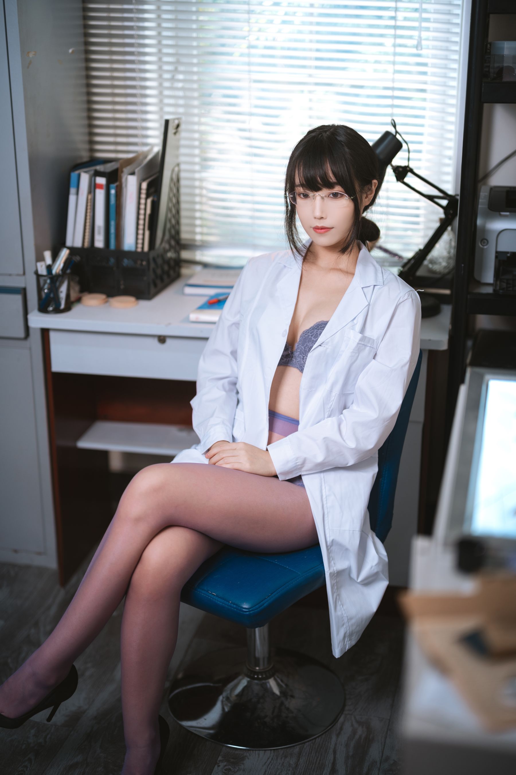 Cosplay汪知子 – 医生姐姐 [34P]