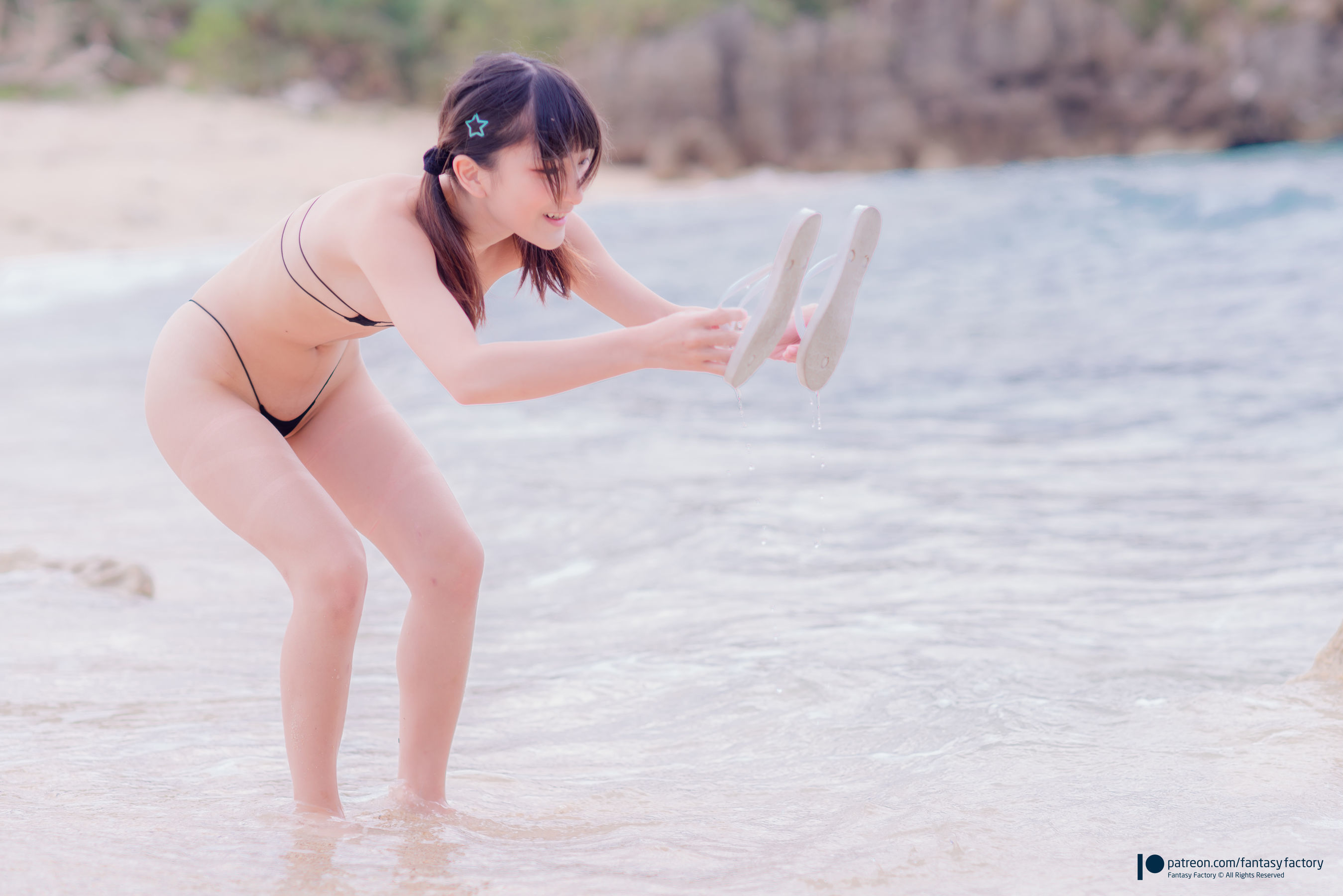 [Fantasy Factory] 小丁Cosplay – 居家 沙滩 浴室 [33P]