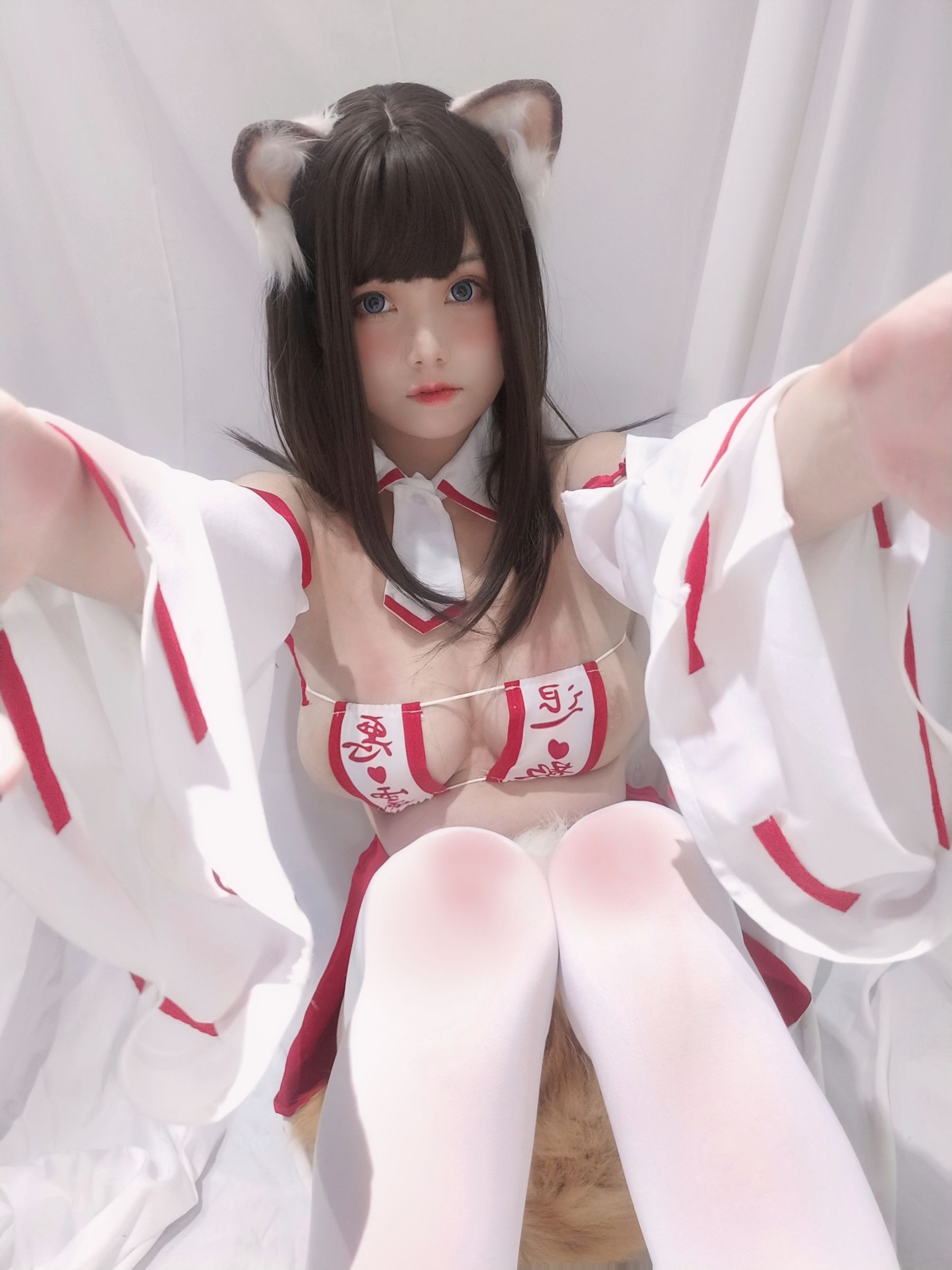 [Cosplay写真] 萌系小姐姐蜜汁猫裘 – 巫女小狐狸 [22P]
