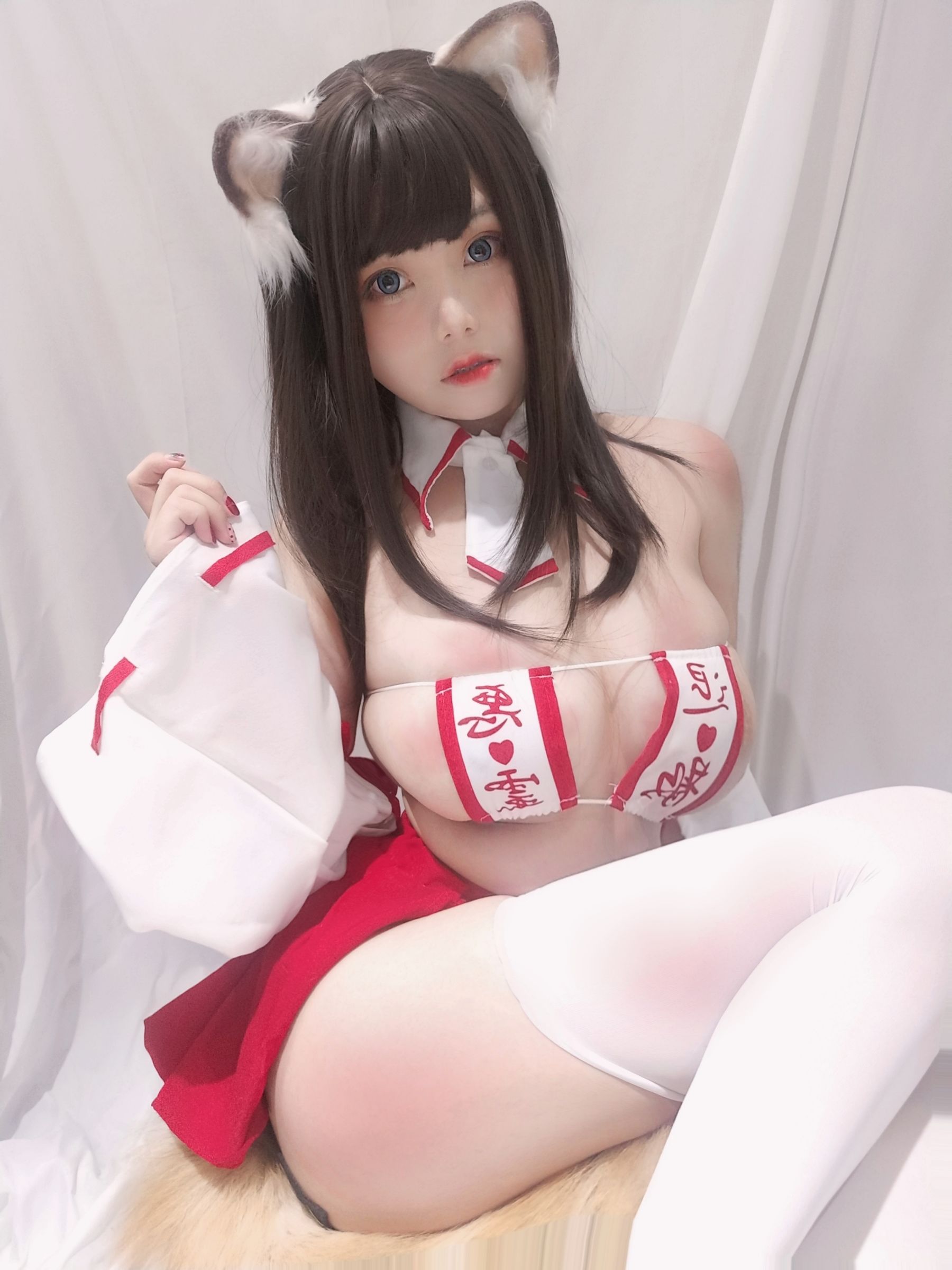 [Cosplay写真] 萌系小姐姐蜜汁猫裘 – 巫女小狐狸 [22P]