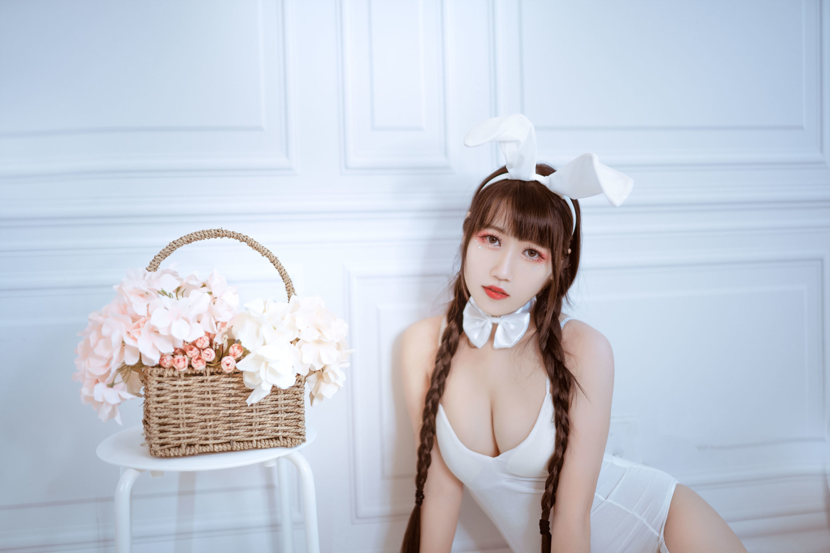 微博人气Coser不呆猫 白色兔女郎 [28P]
