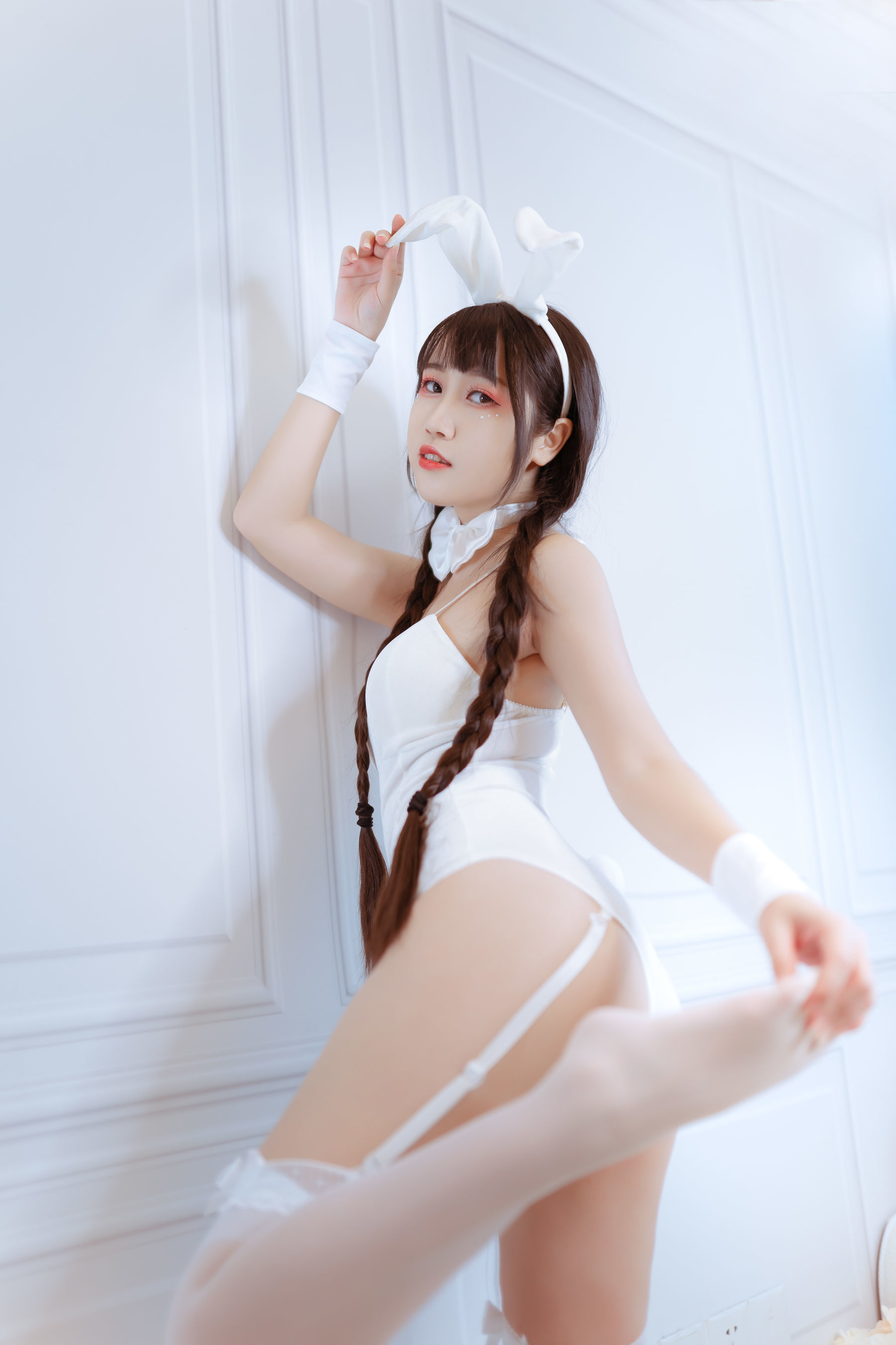 微博人气Coser不呆猫 白色兔女郎 [28P]