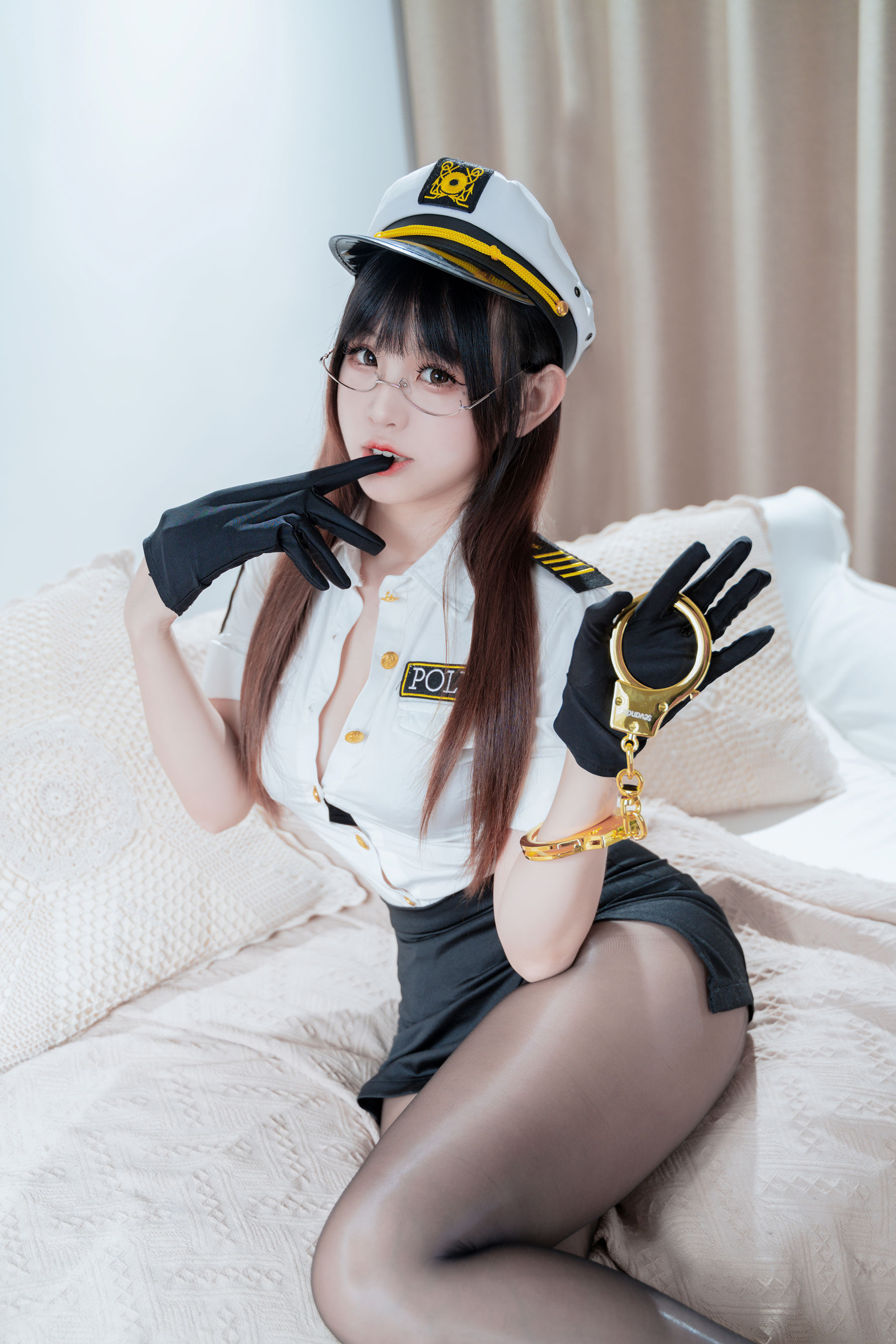miko酱ww – 缠绕女警 [45P]