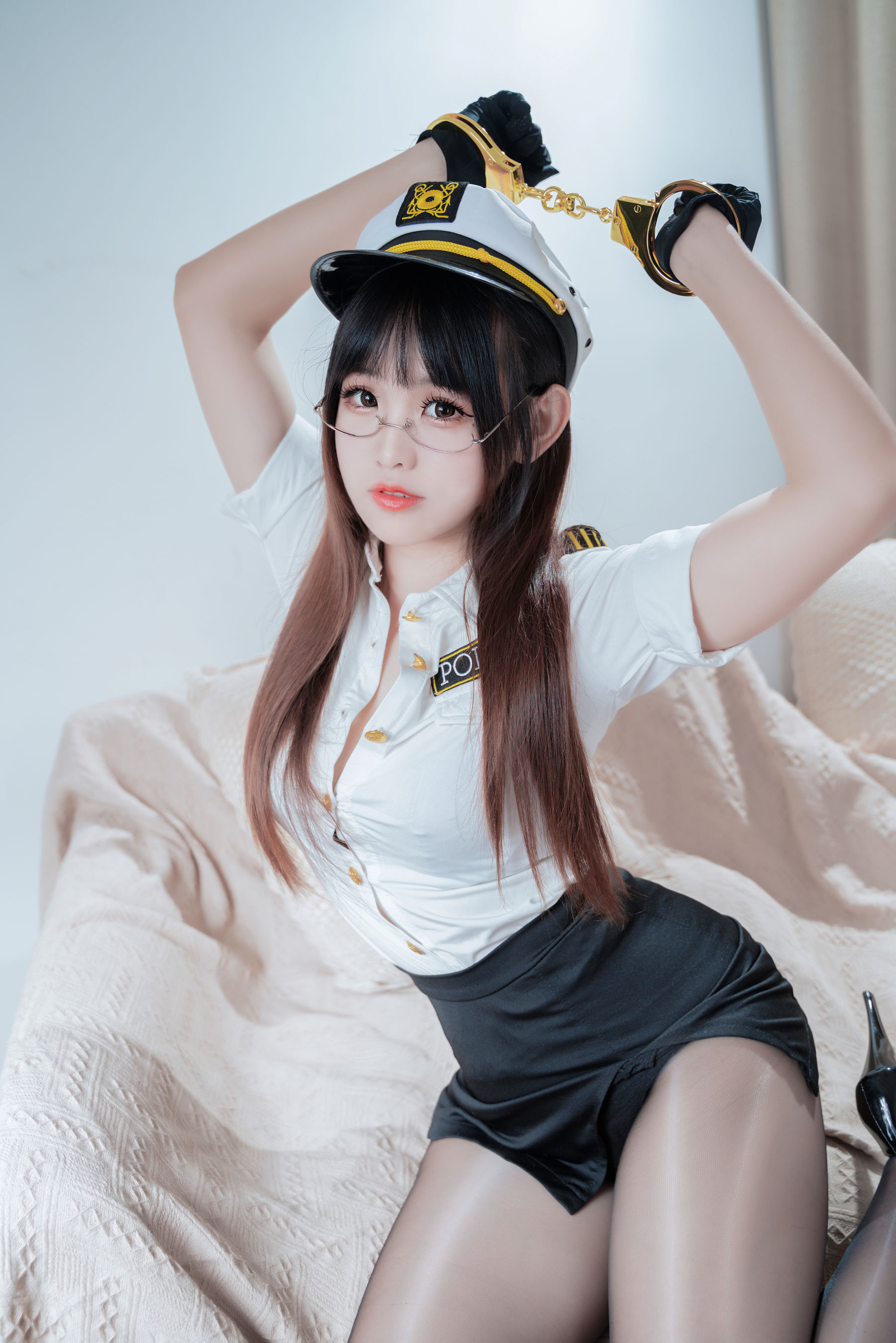 miko酱ww – 缠绕女警 [45P]