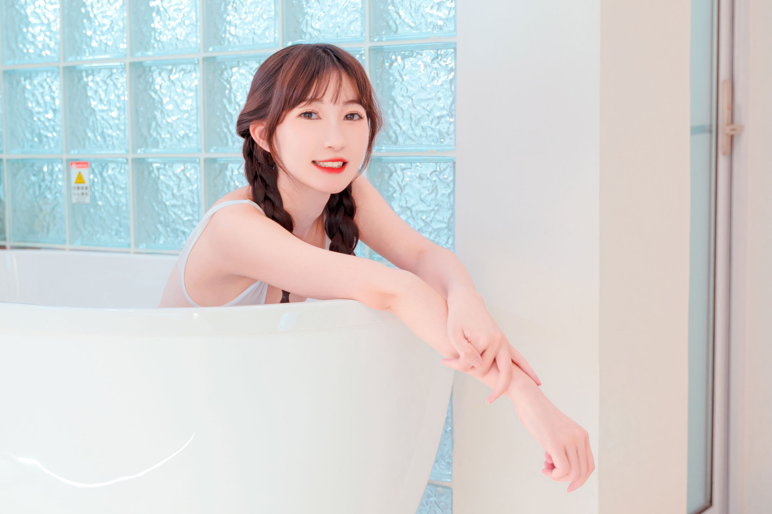 夏树 – 浴缸 [15P]