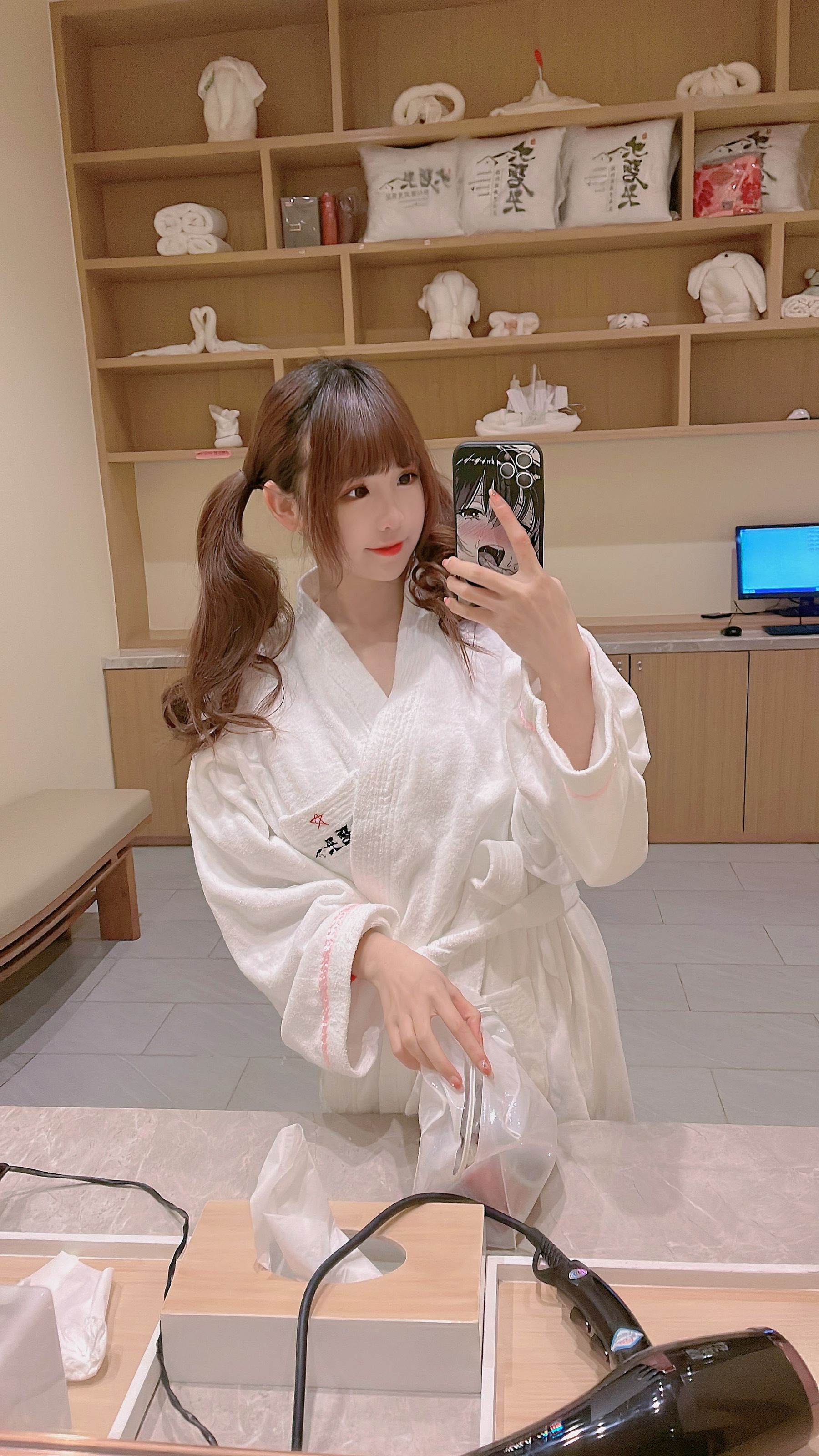 miko酱ww – 泡汤啦 [18P]
