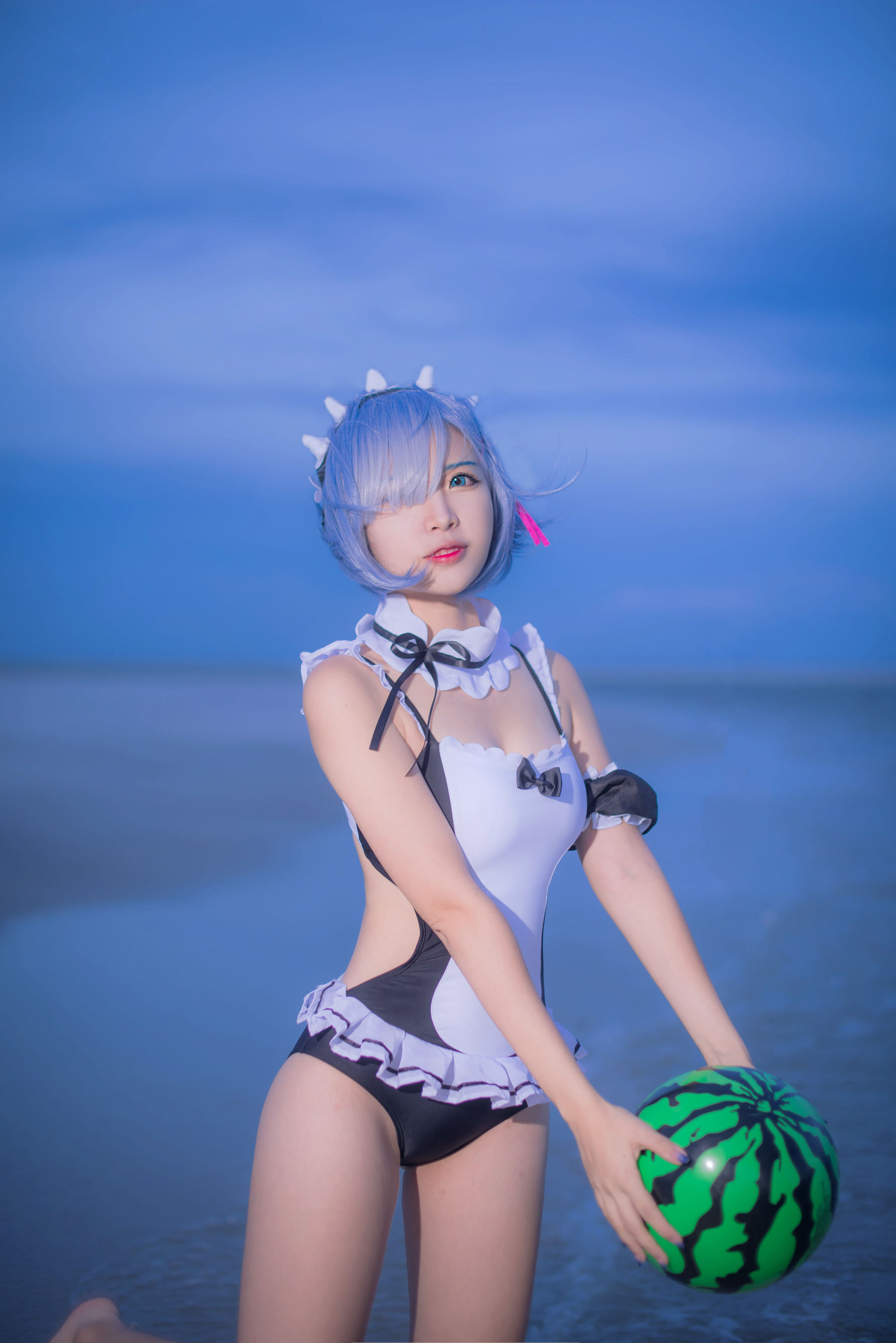 人气Coser二佐Nisa – 蕾姆泳衣 [14P]