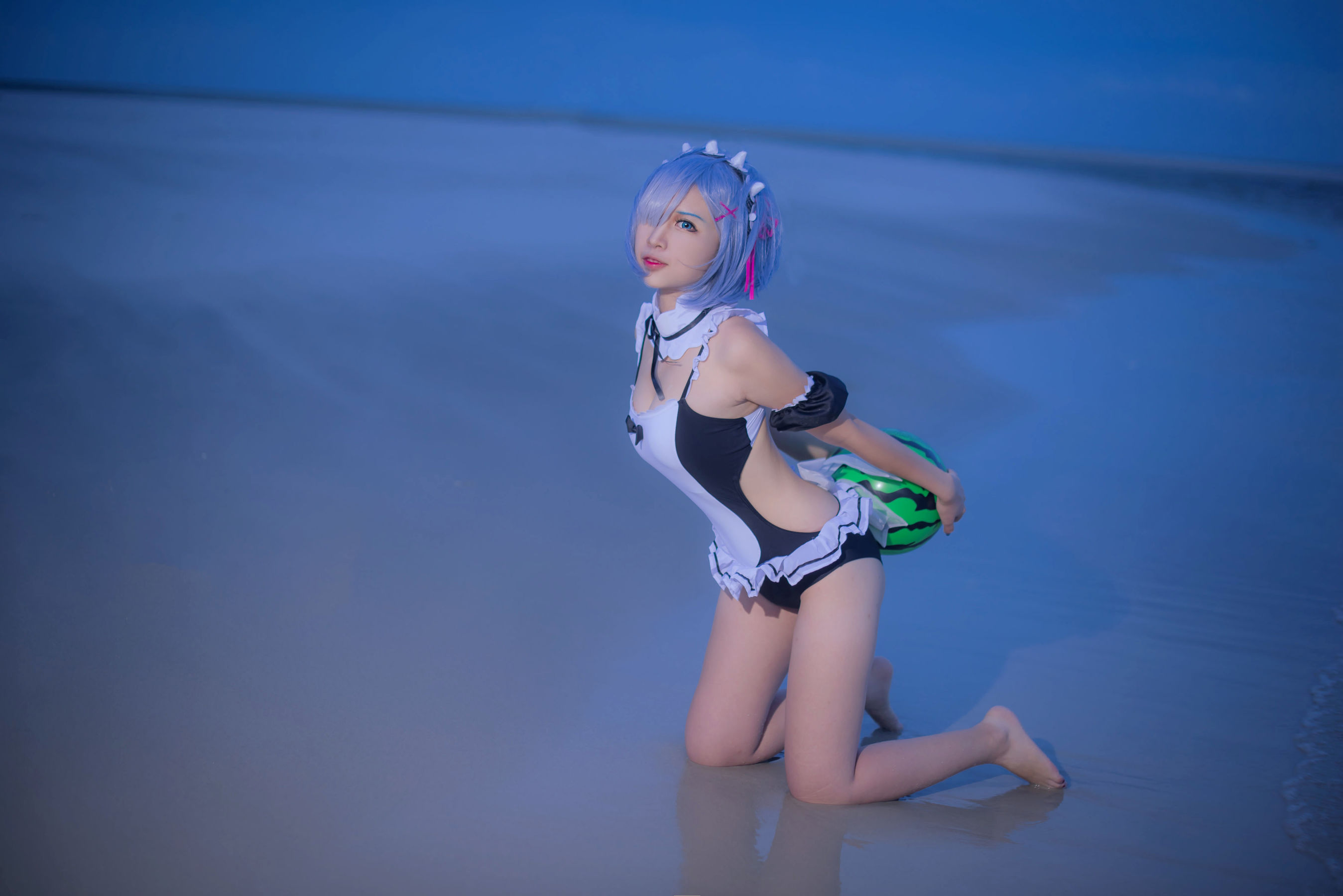 人气Coser二佐Nisa – 蕾姆泳衣 [14P]