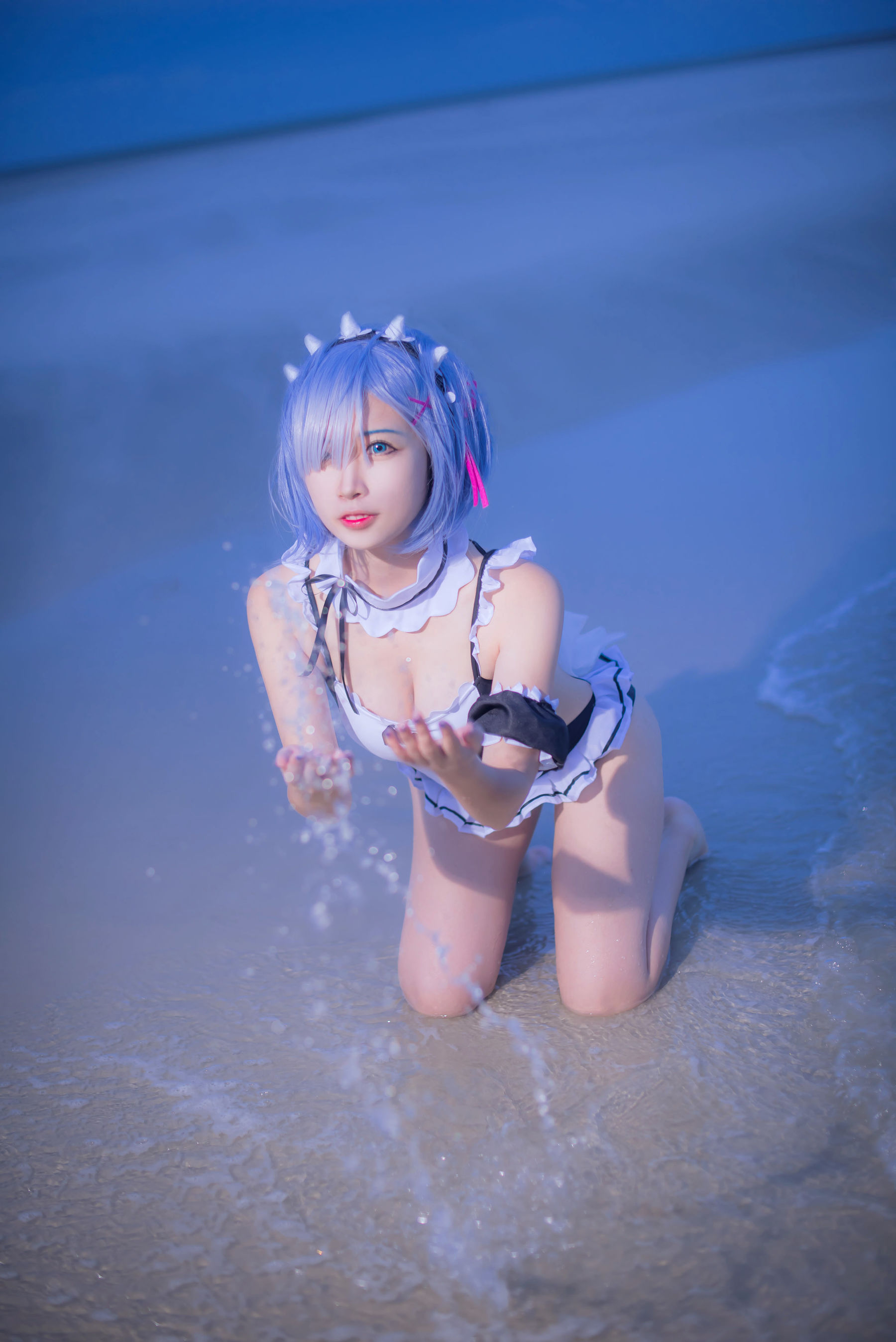 人气Coser二佐Nisa – 蕾姆泳衣 [14P]