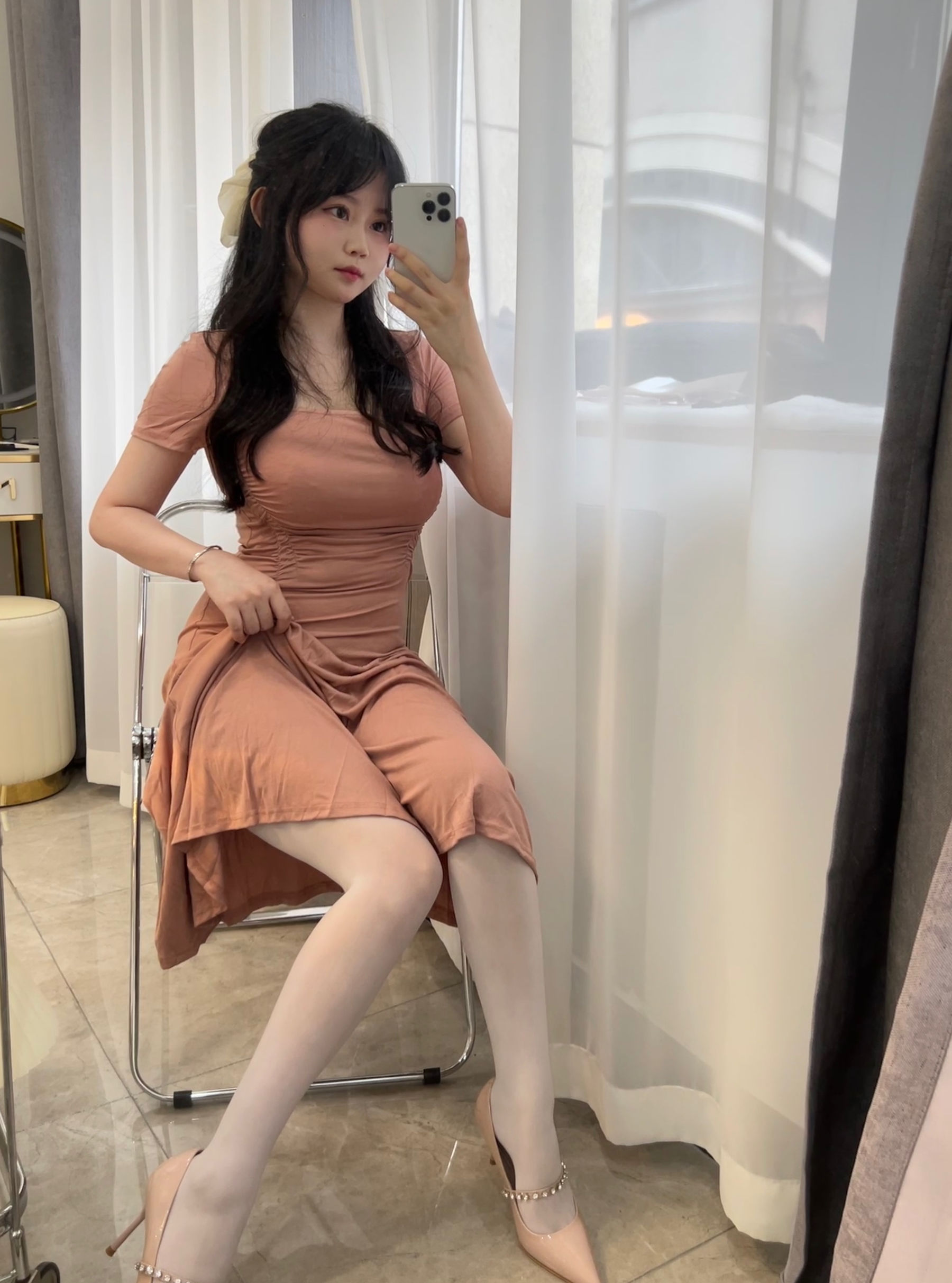 蜜桃少女是依酱呀 – 人妻 [31P]