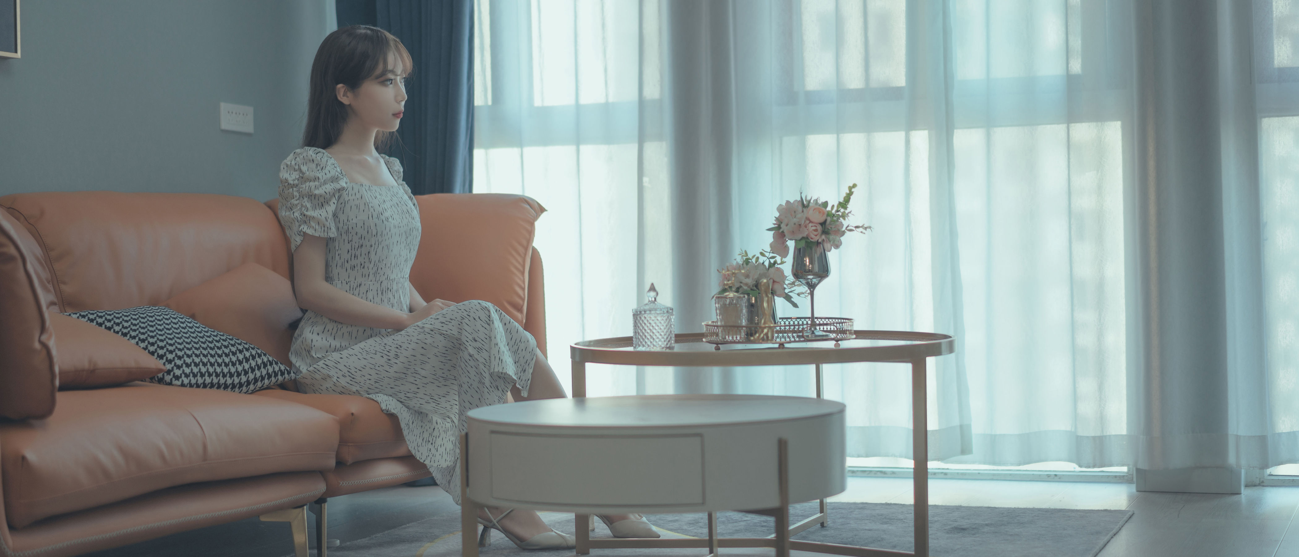 杏仁曲奇 – 反差表姐 [102P]